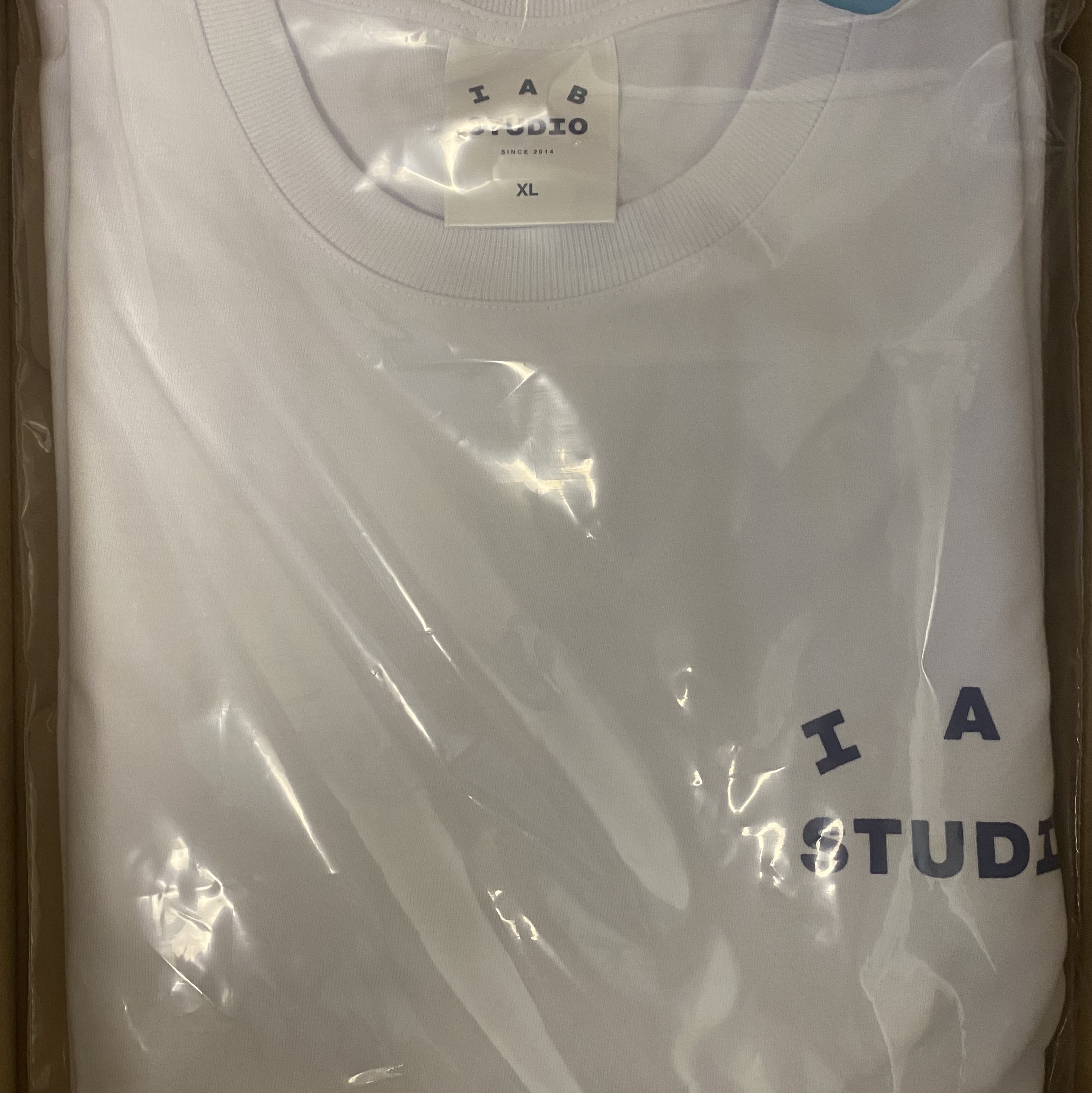 IAB Studio T-Shirt White Navy - 22FW 착용 스타일