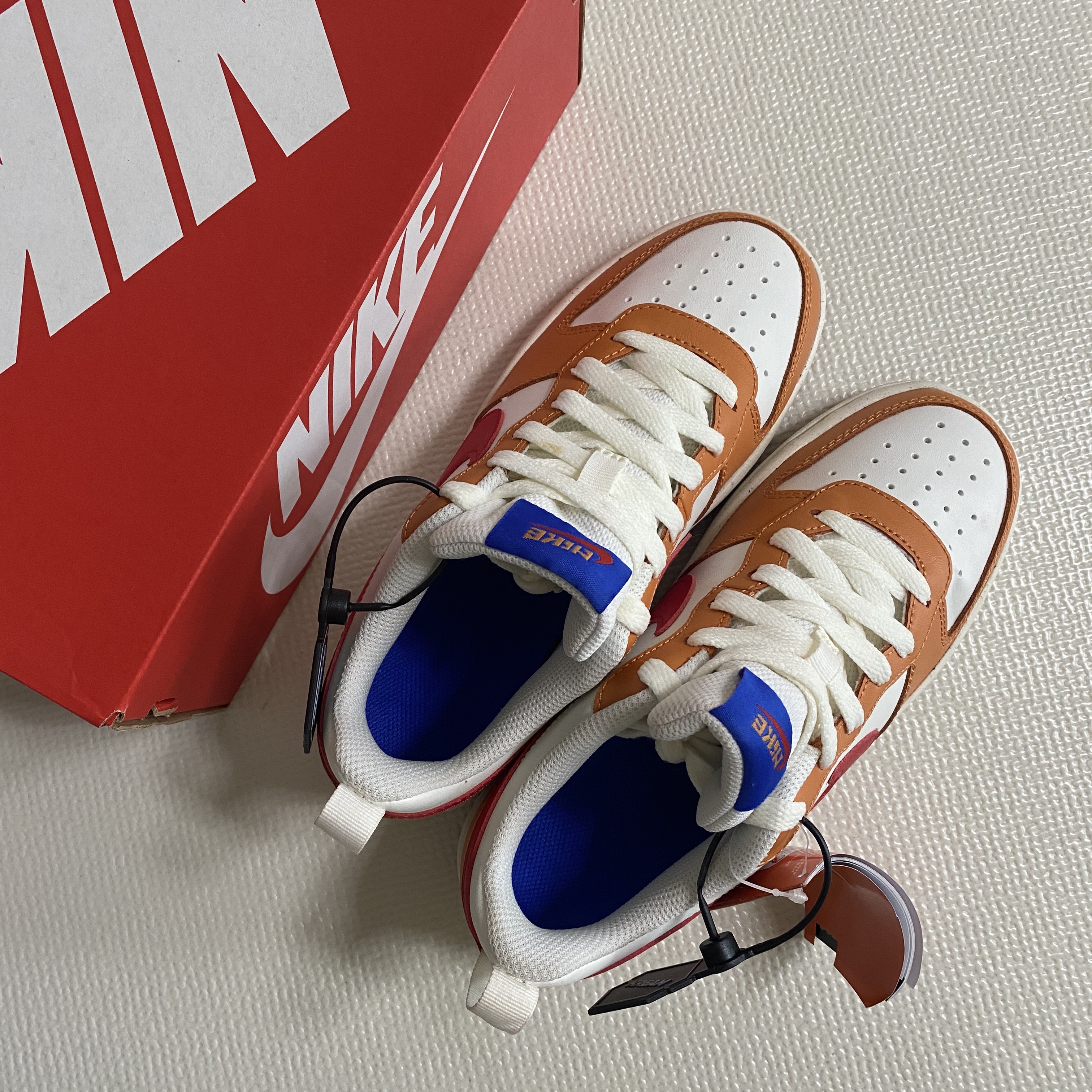(GS) Nike Court Borough 2 Hot Curry 착용 스타일 - 1