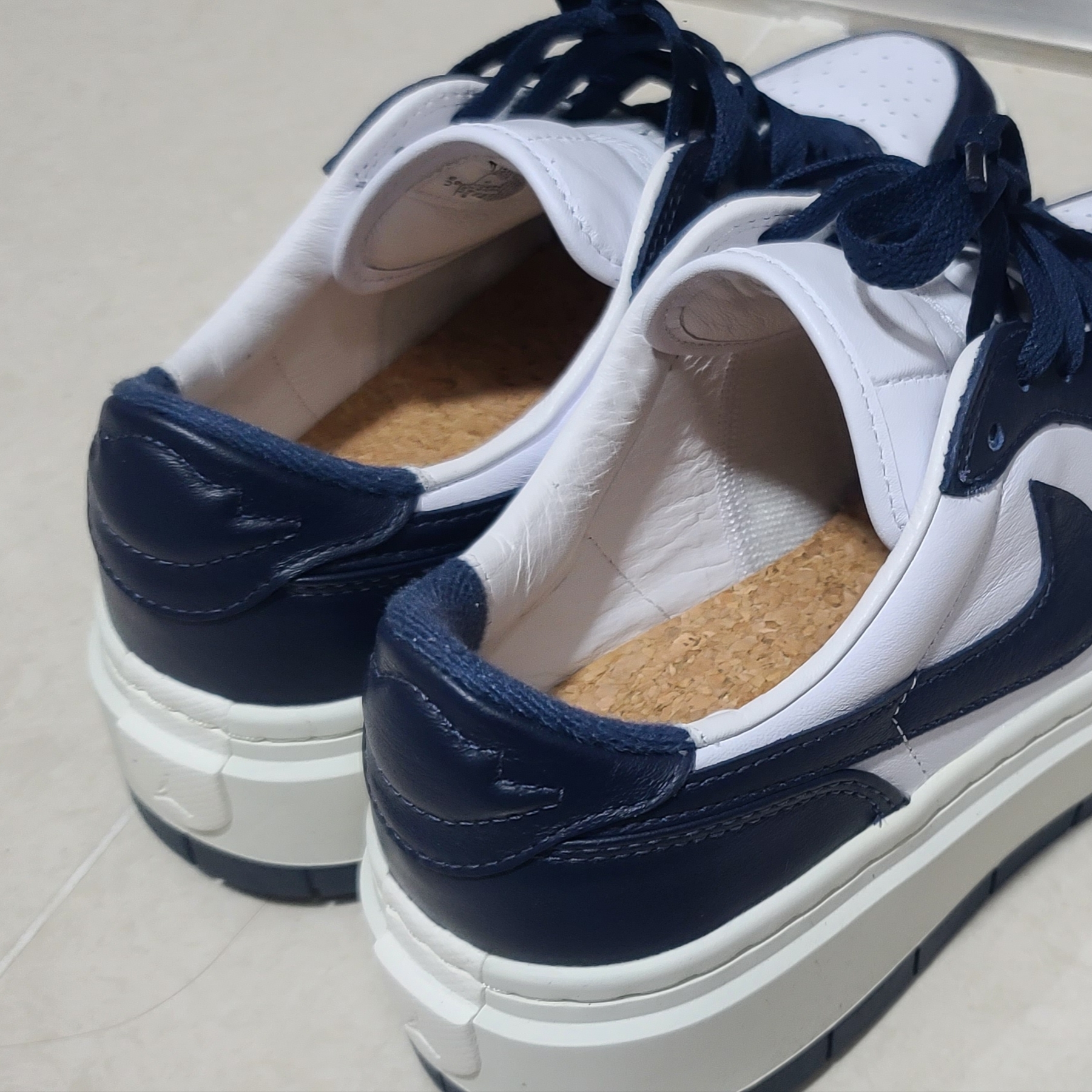 (W) Jordan 1 Elevate Low Midnight Navy 착용 스타일 - 1