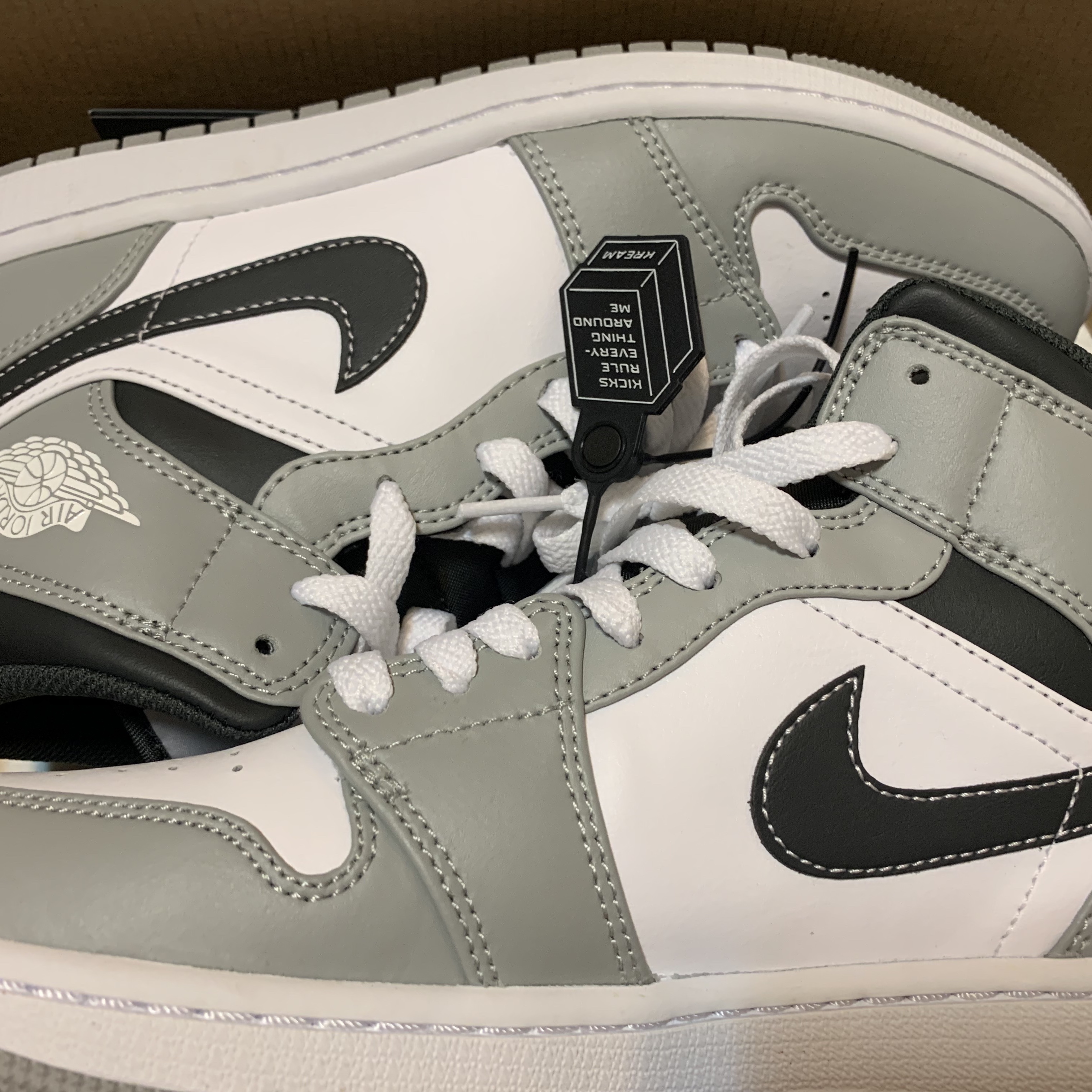 Jordan 1 Mid Light Smoke Grey Anthracite 착용 스타일