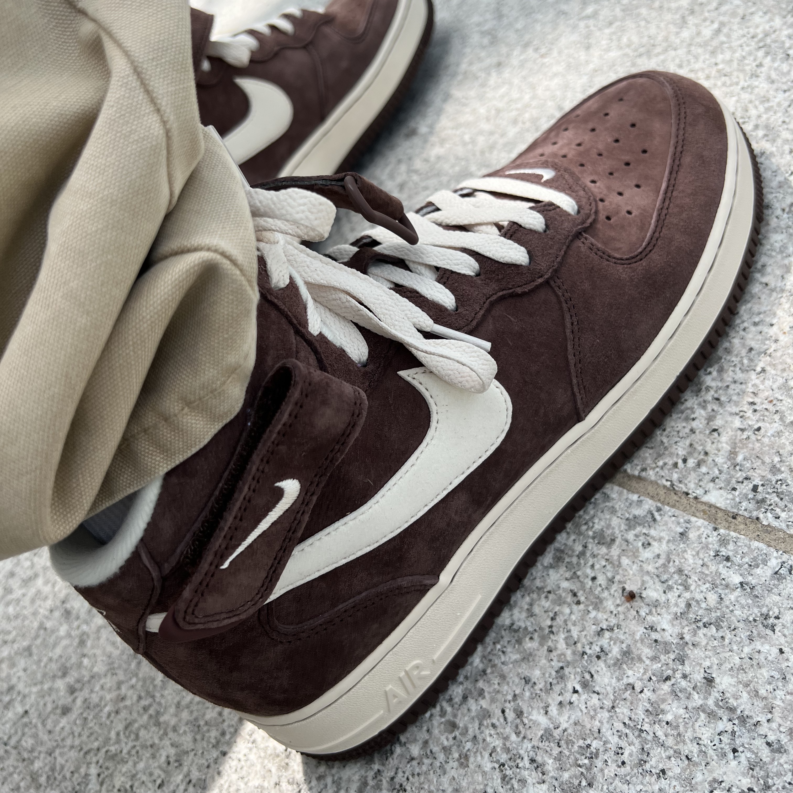 Nike Air Force 1 Mid '07 QS Chocolate 착용 스타일 - 3