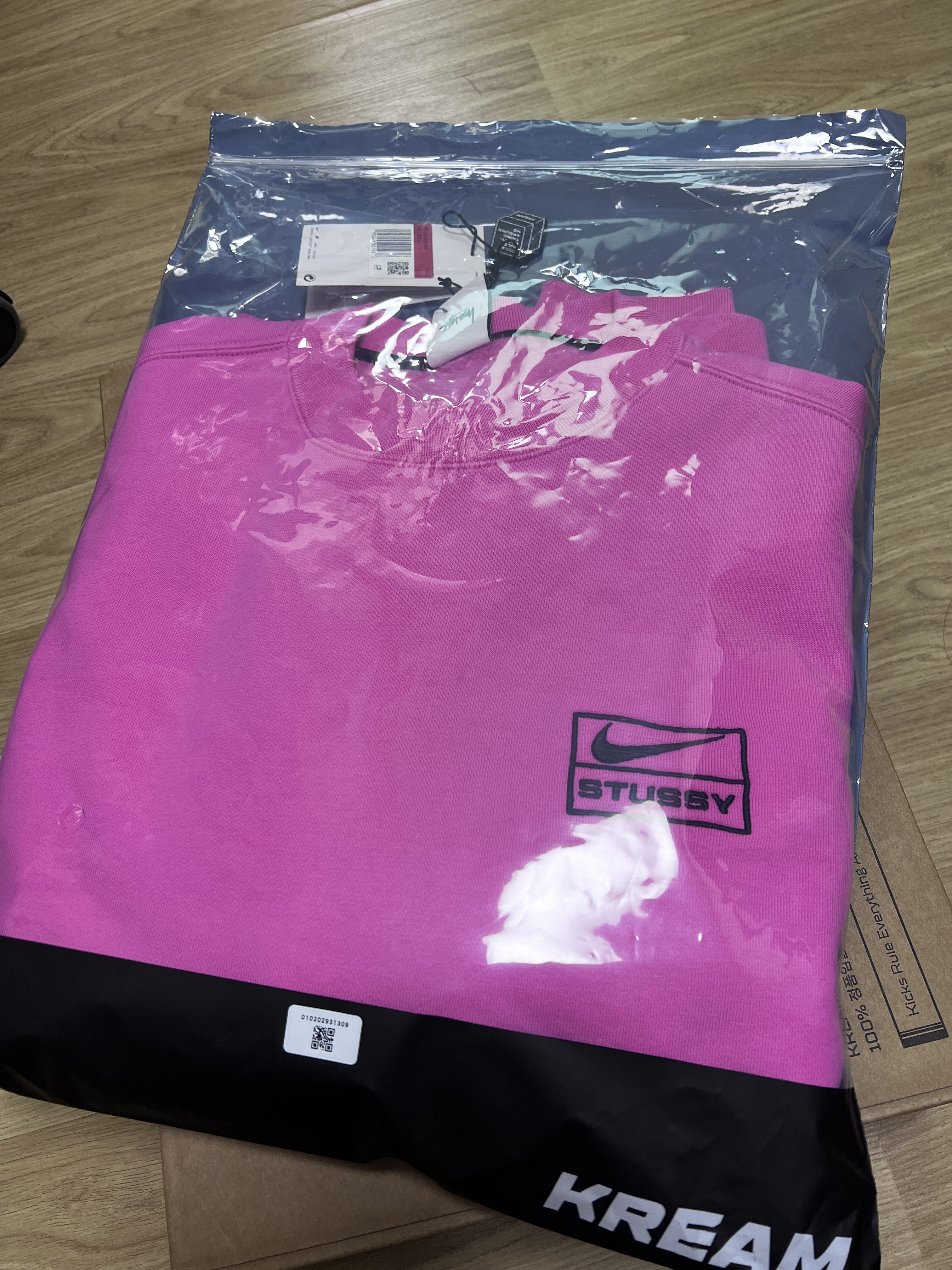 Nike x Stussy NRG Washed Fleece Crewneck Lotus PInk 착용 스타일