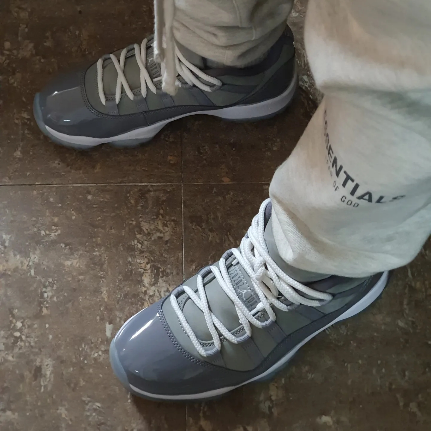 Jordan 11 Retro Low Cool Grey, Essentials Sweatpants Oatmeal/Oatmeal Heather/Light Heather Oatmeal 2020 착용 스타일