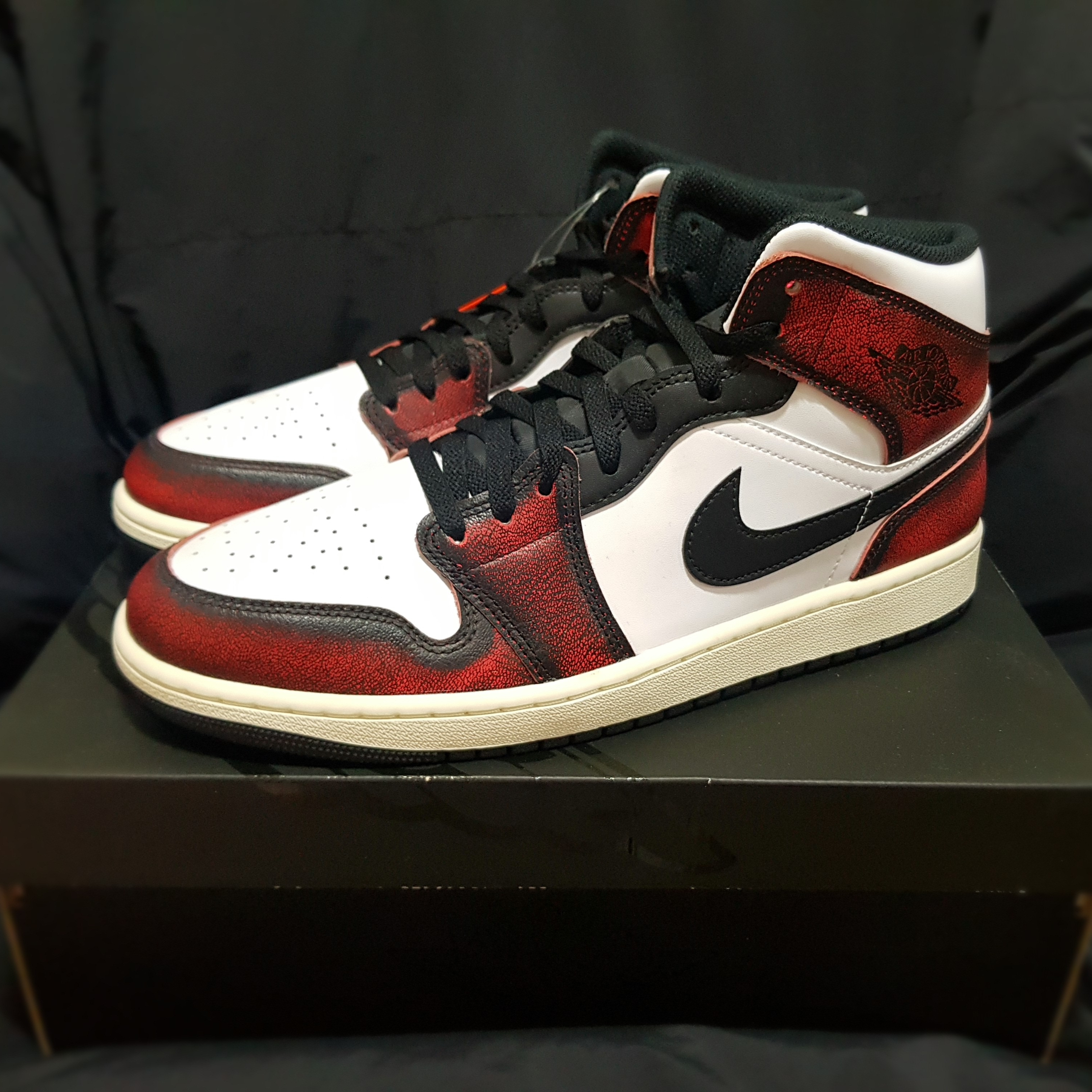 Jordan 1 Mid SE Infrared 23 착용 스타일 - 1