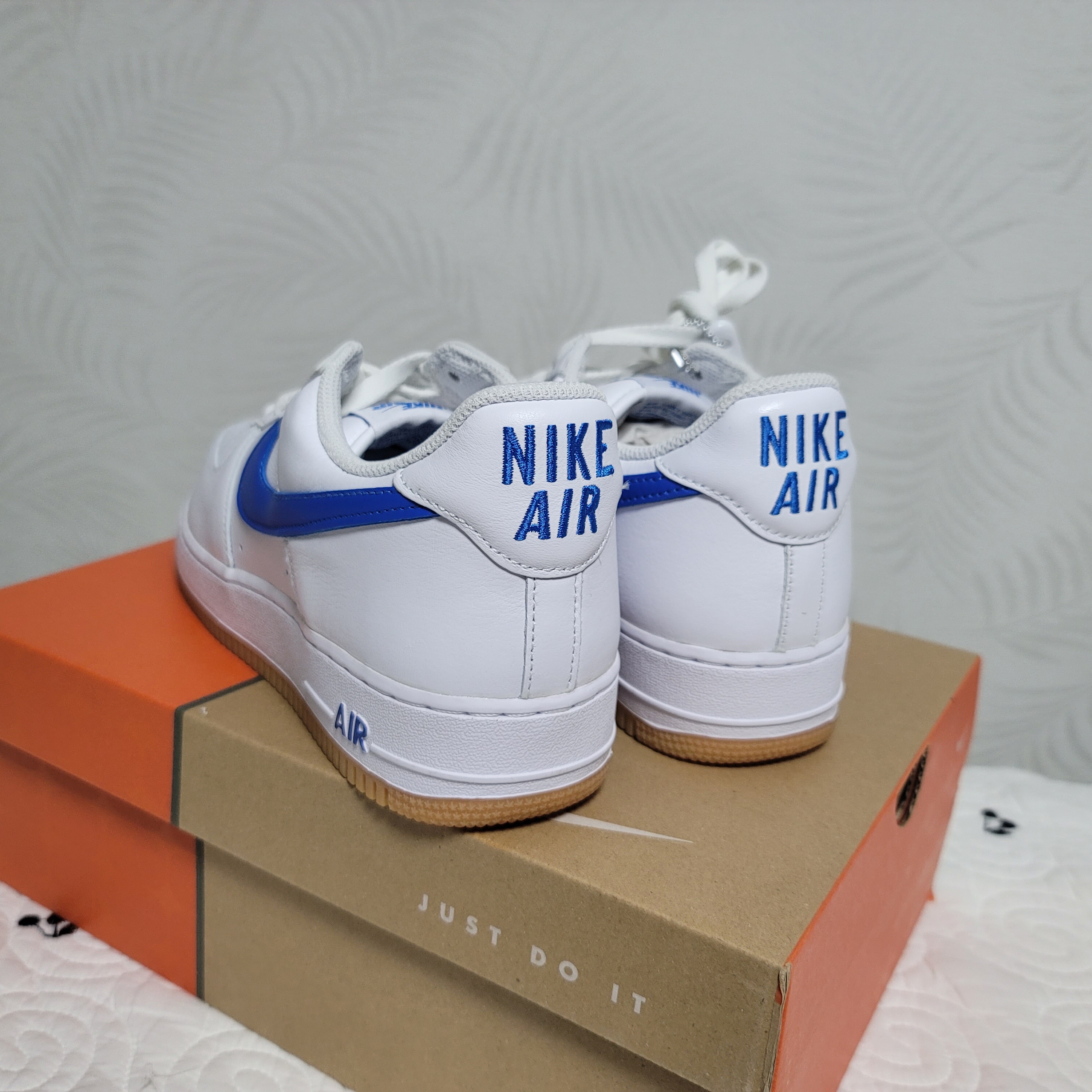 Nike Air Force 1 Low Retro Color of the Month Varsity Royal 착용 스타일 - 2