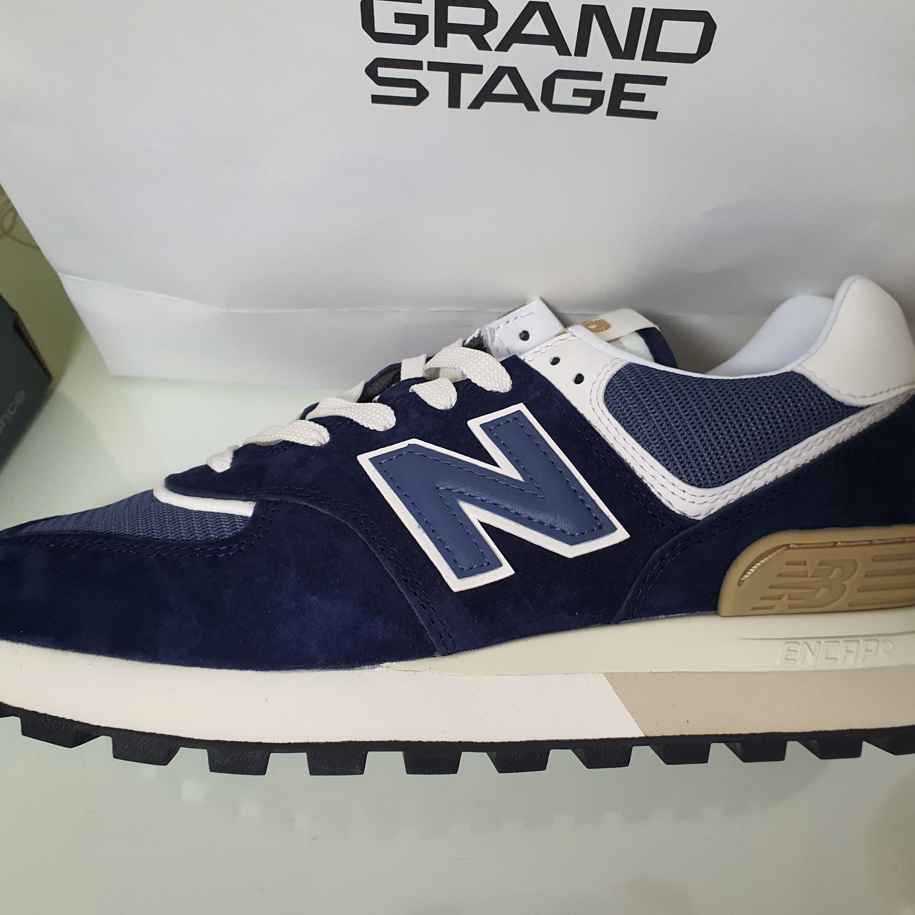 New Balance 574 Legacy Navy 착용 스타일 - 1