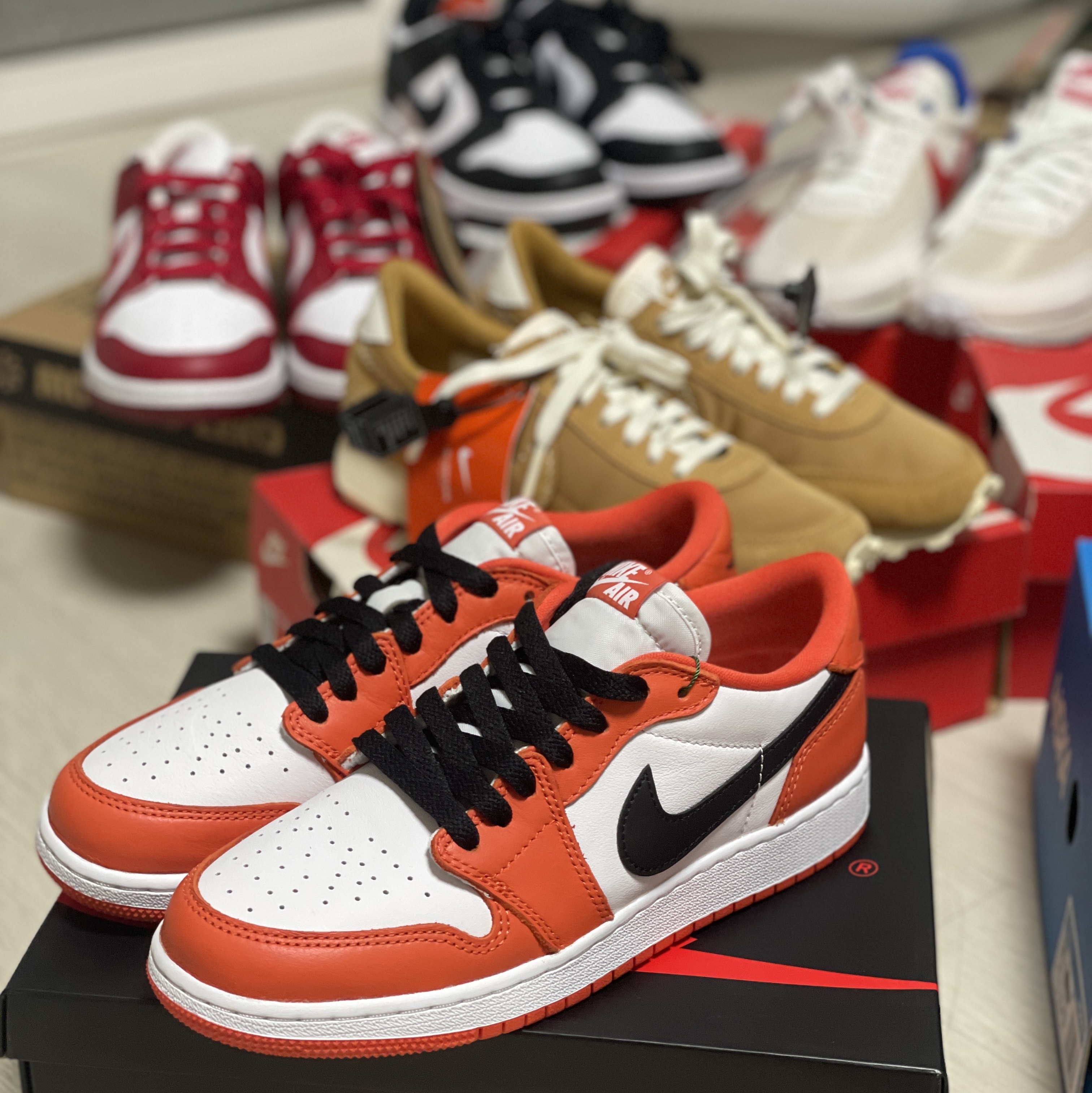 (GS) Jordan 1 Low OG Starfish, (W) Nike Dunk Low Next Nature Gym Red 착용 스타일