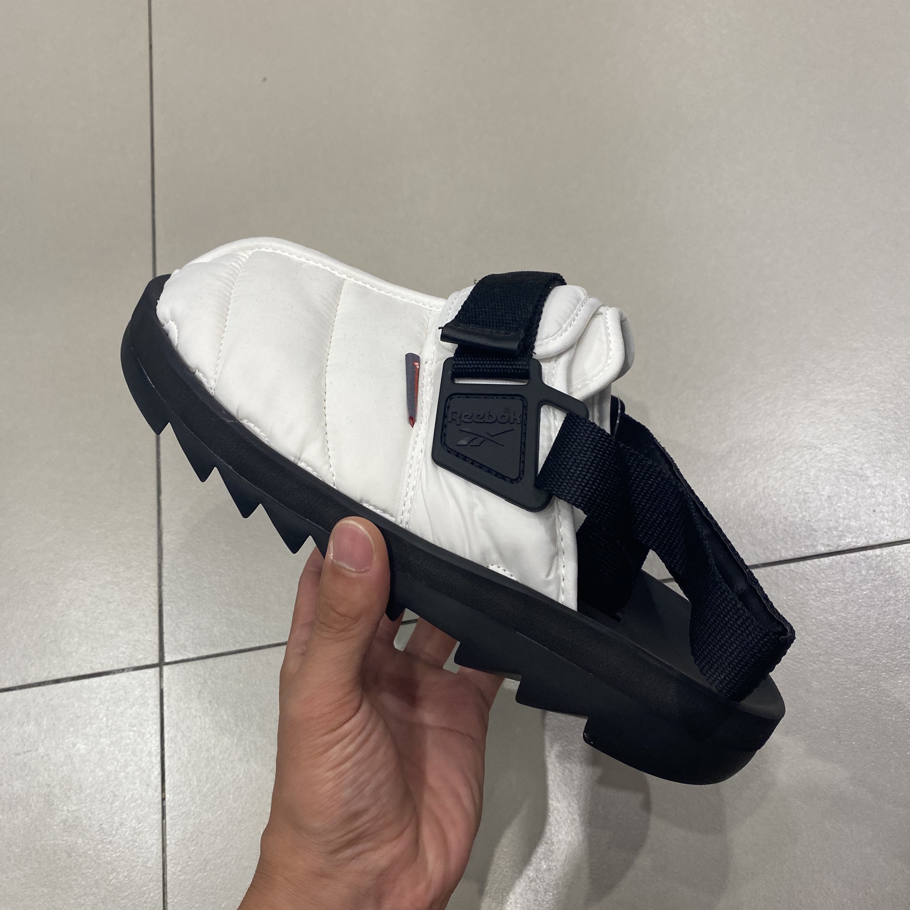 Reebok Beatnik Classic Pure Grey 착용 스타일