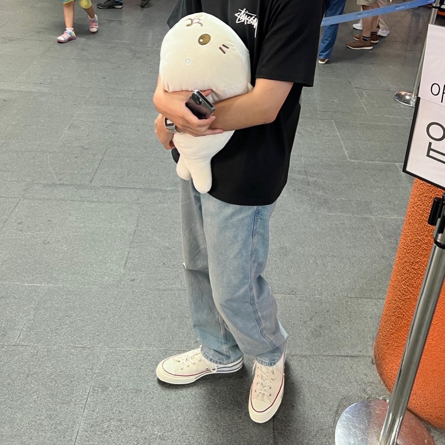 Stussy Livin' Large T-Shirt Black, Converse x Slam Jam Chuck 70 Hi Reconstructed White 착용 스타일 - 2