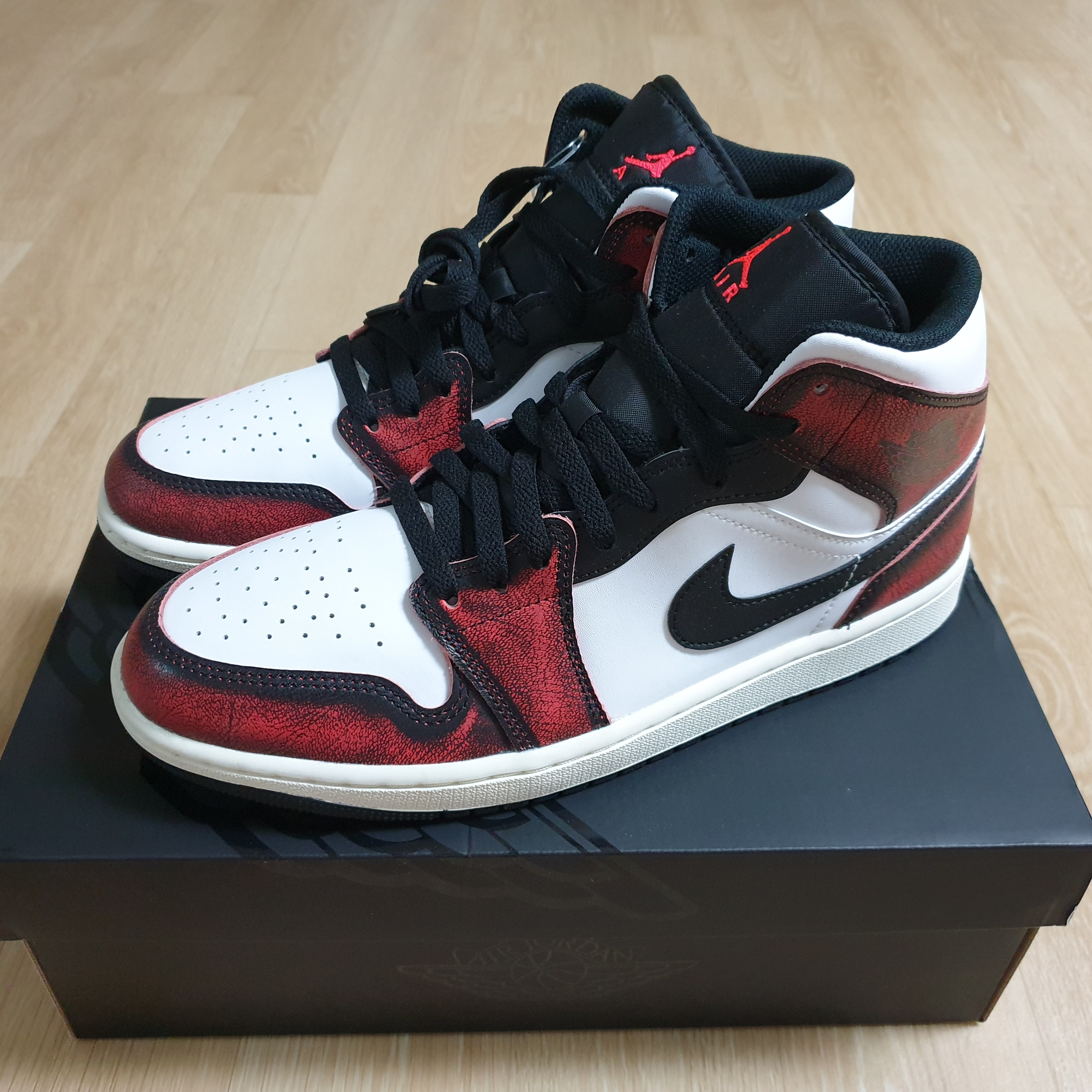 Jordan 1 Mid SE Infrared 23 착용 스타일