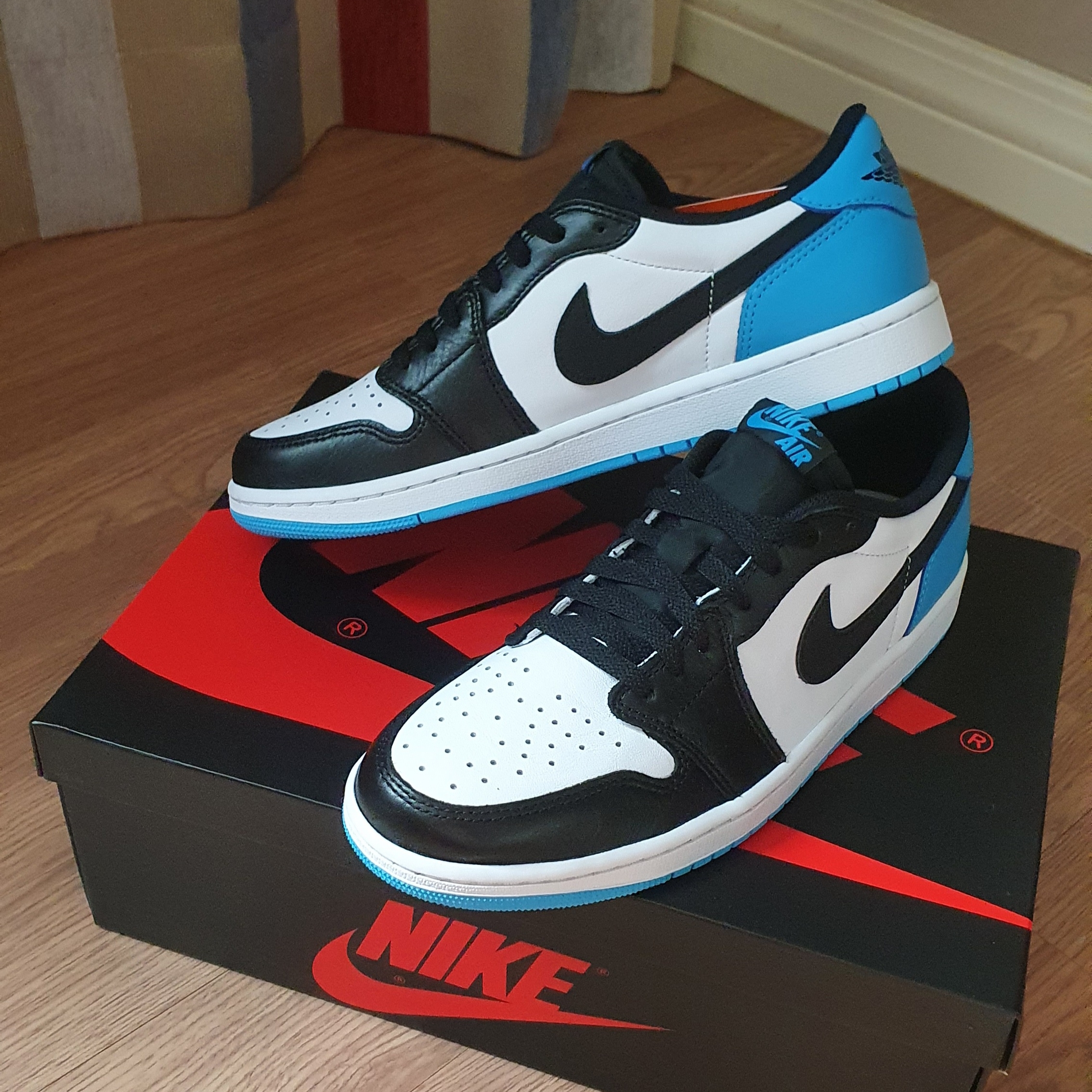 Jordan 1 Retro Low OG Black and Dark Powder Blue 착용 스타일