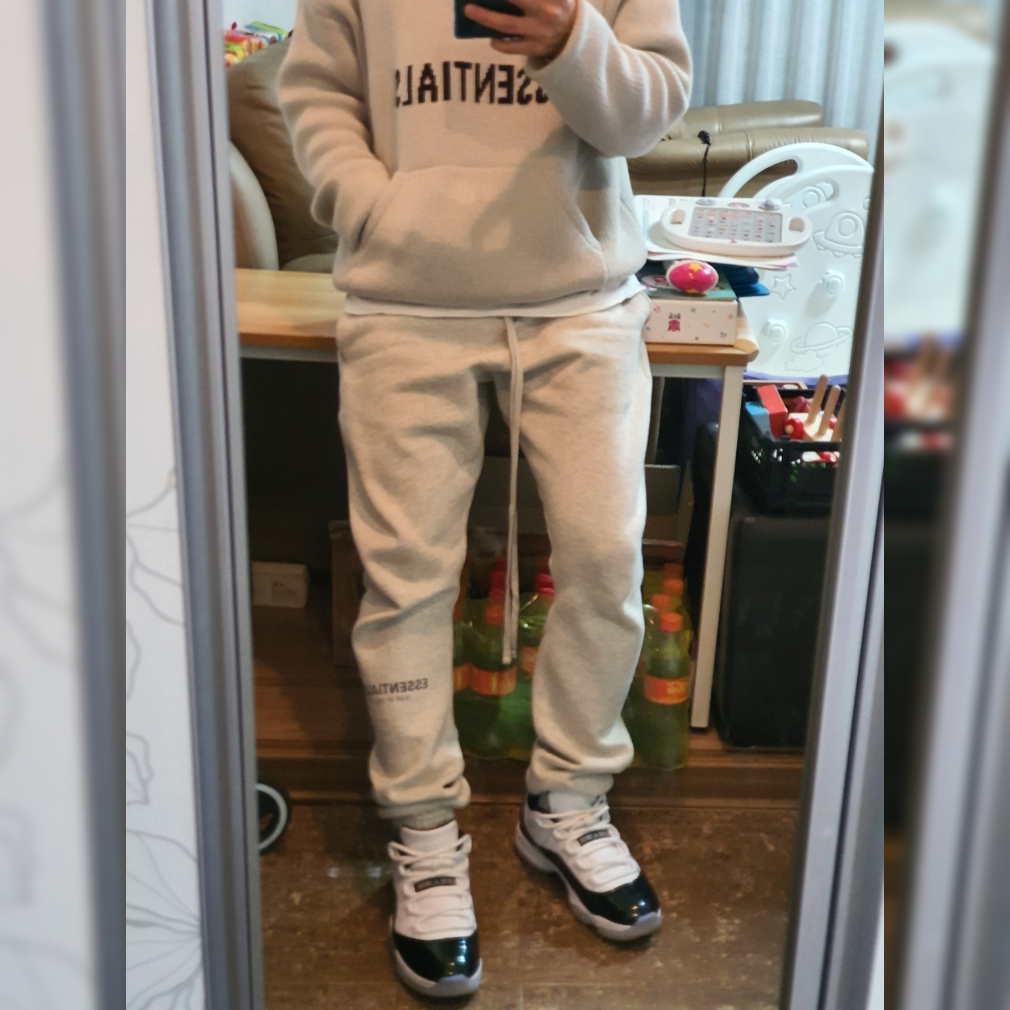 Jordan 11 Retro Low Iridescent, Essentials Knit Hoodie Oatmeal - 20FW 착용 스타일