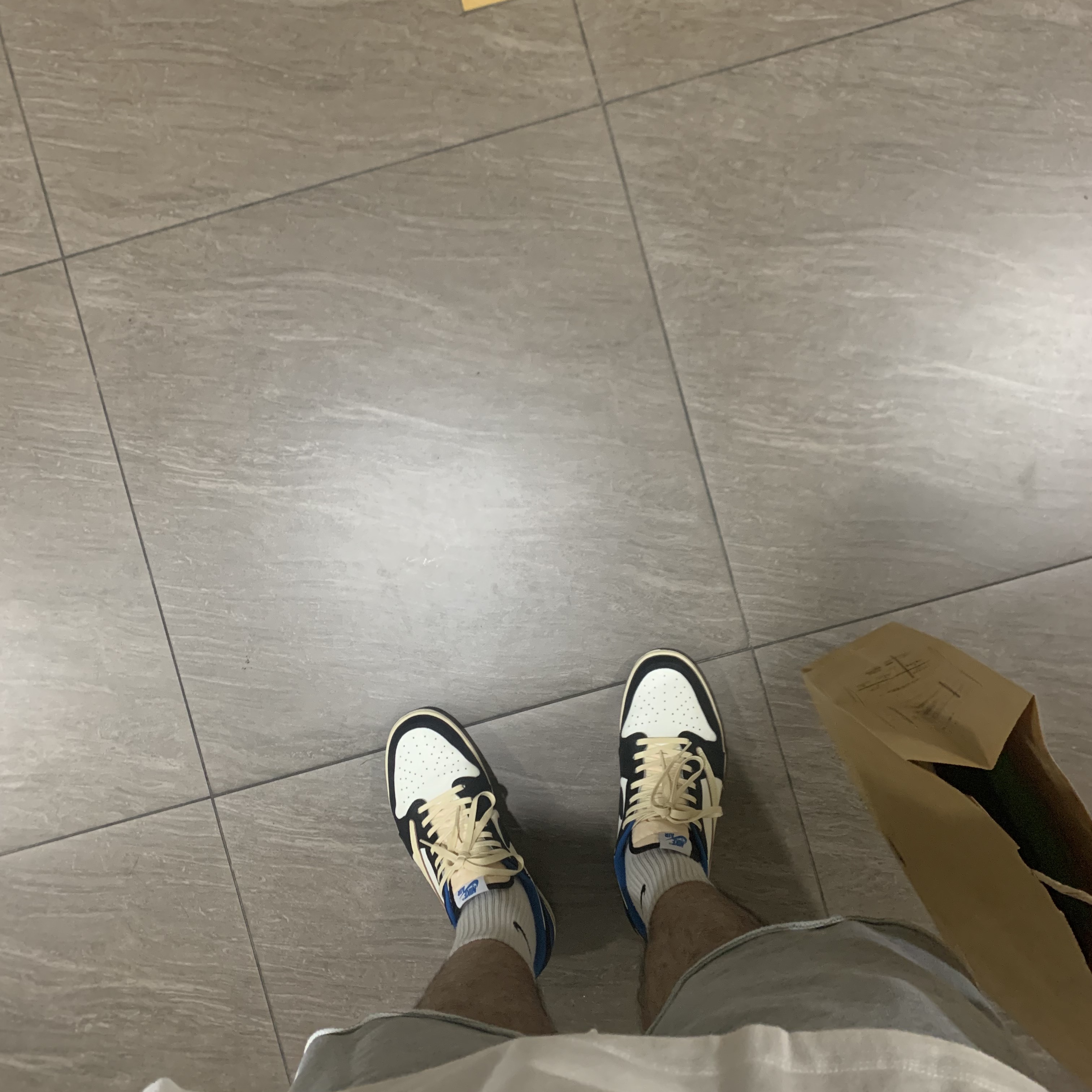 Jordan 1 x Travis Scott x Fragment Retro Low OG SP Military Blue 착용 스타일
