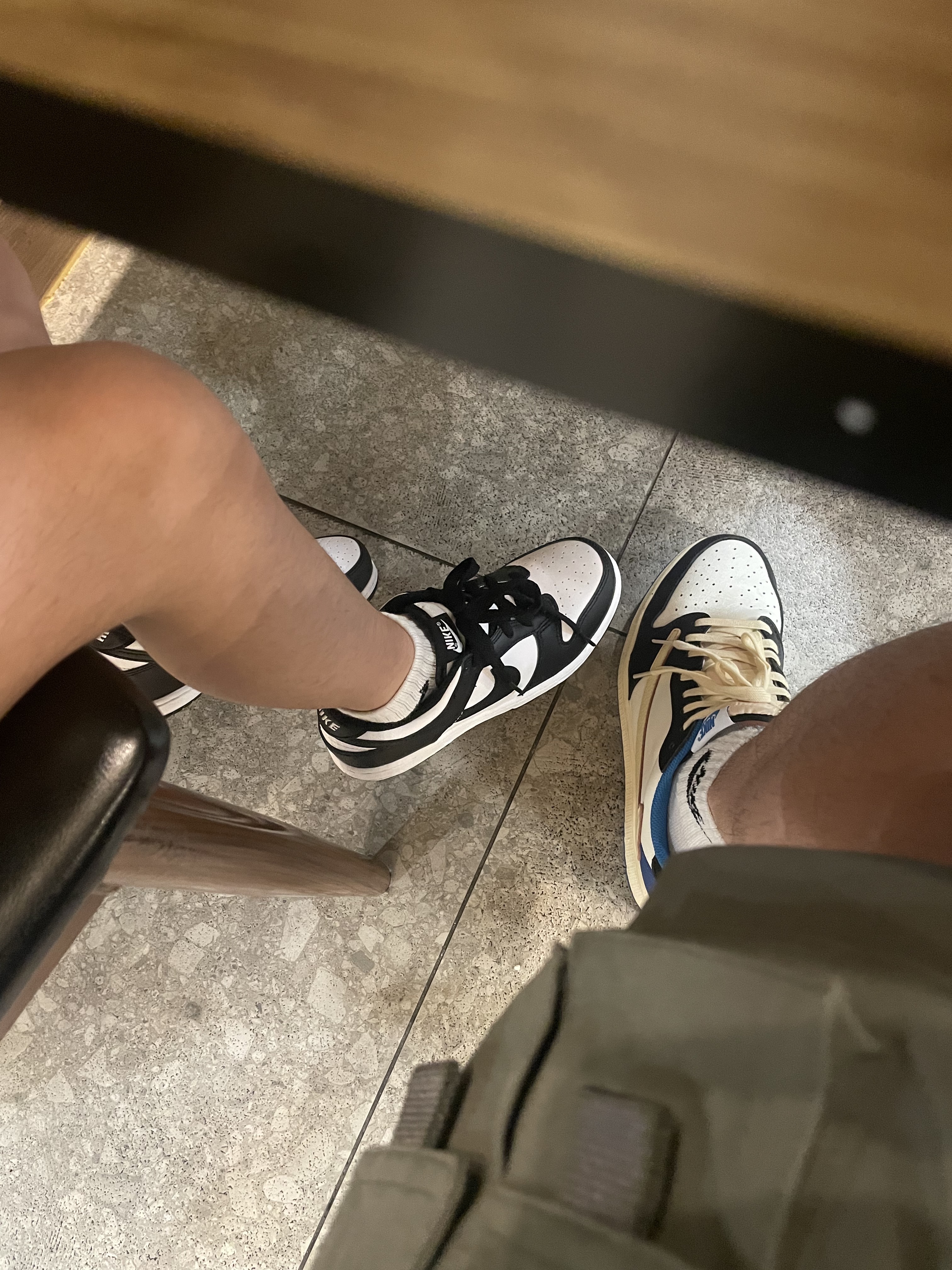 Jordan 1 x Travis Scott x Fragment Retro Low OG SP Military Blue 착용 스타일 - 1