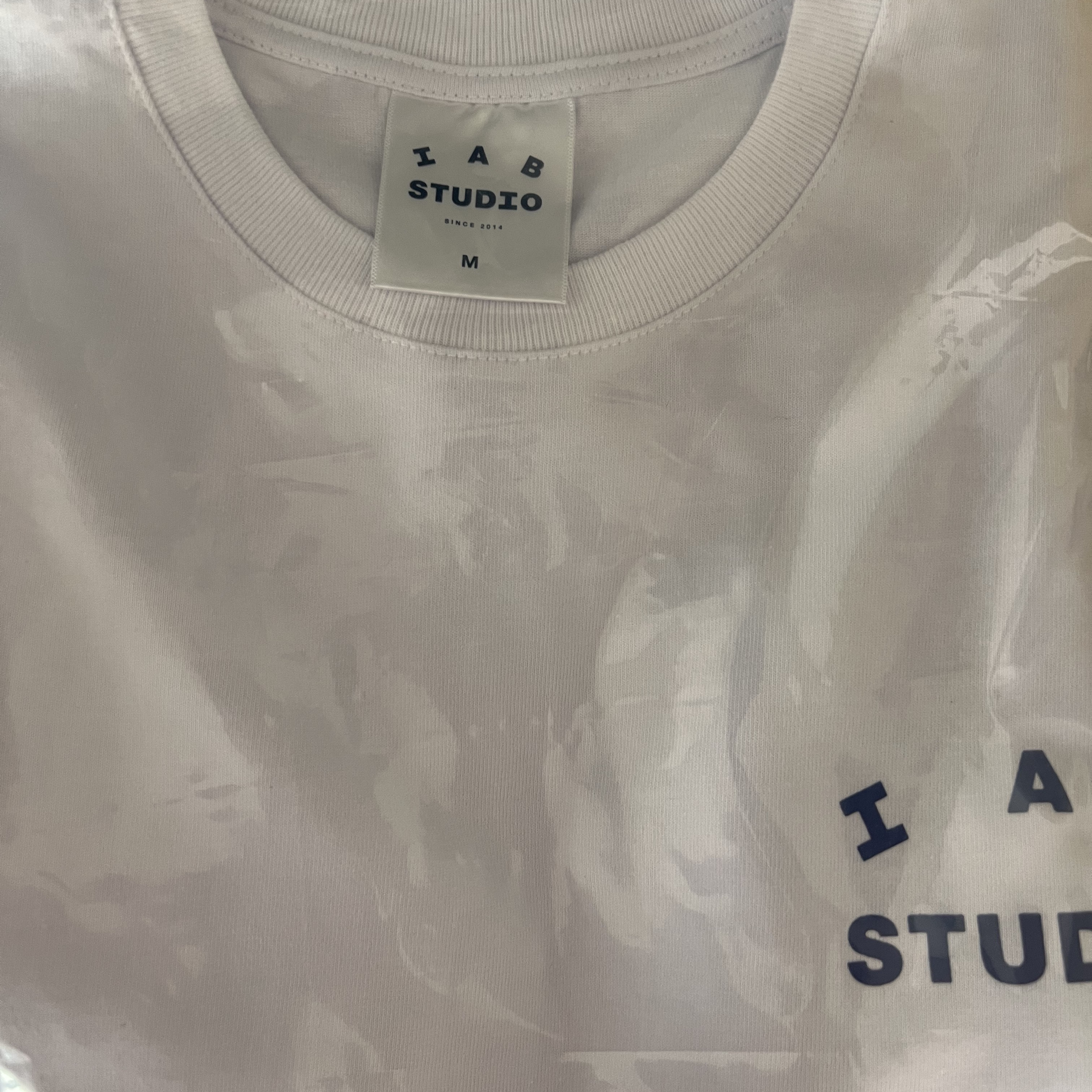 IAB Studio T-Shirt White Navy - 22FW 착용 스타일