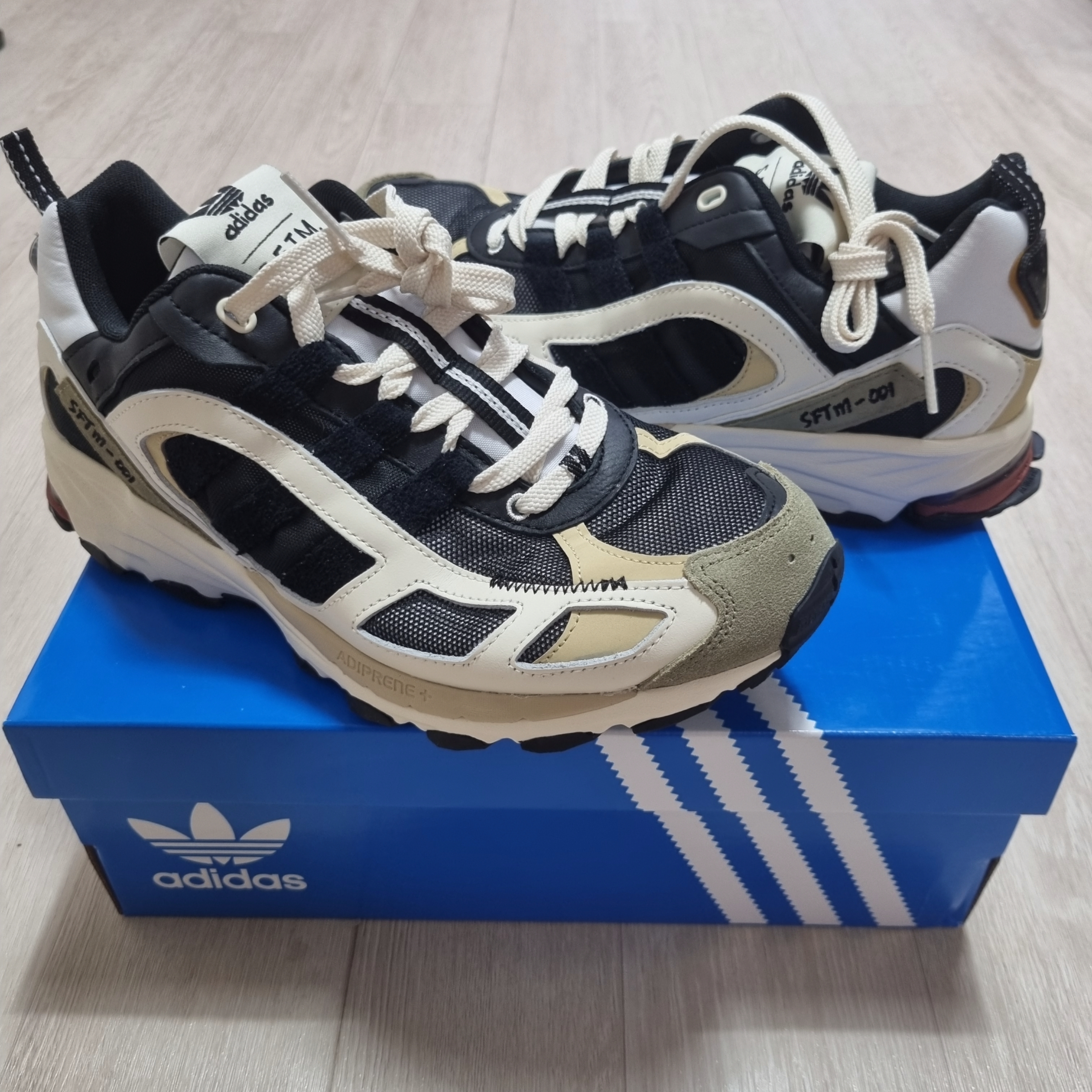 Adidas x Song for the Mute Shadowturf Core Black 착용 스타일