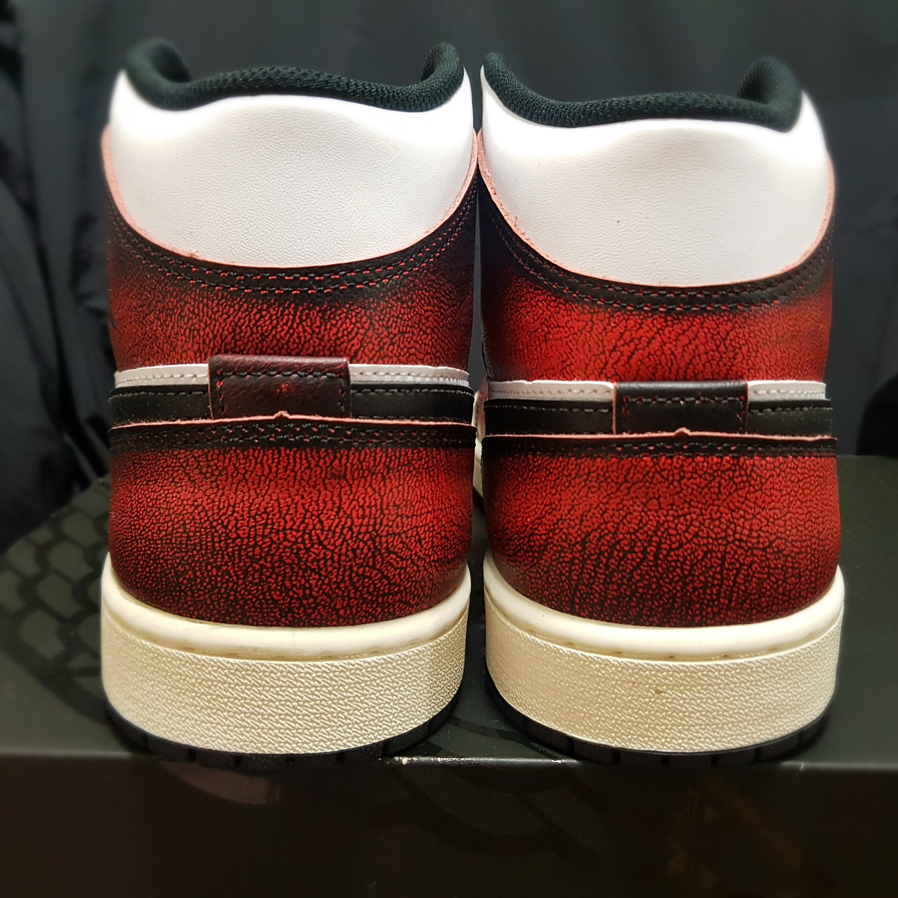 Jordan 1 Mid SE Infrared 23 착용 스타일 - 4