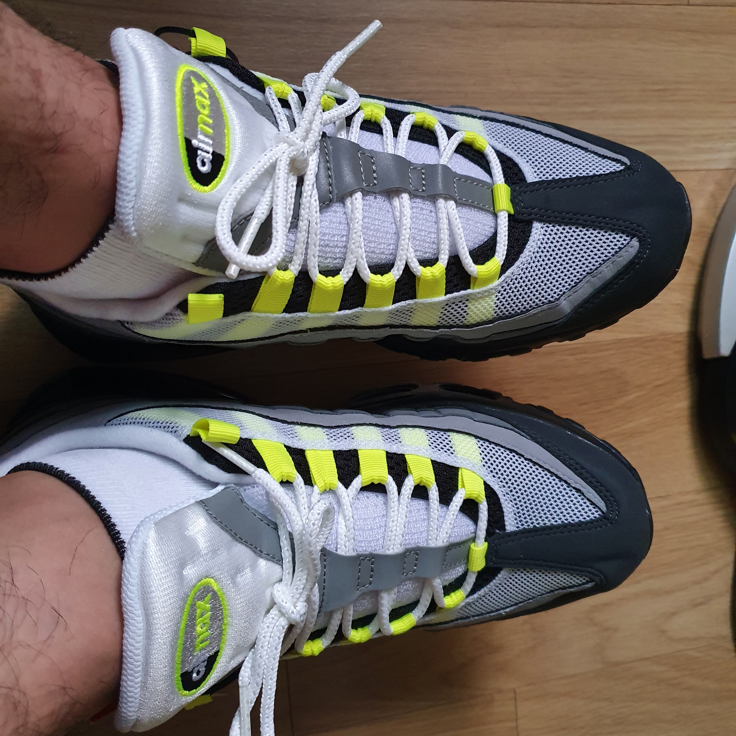 Nike Air Max 95 OG Neon Yellow 2020 착용 스타일 - 3