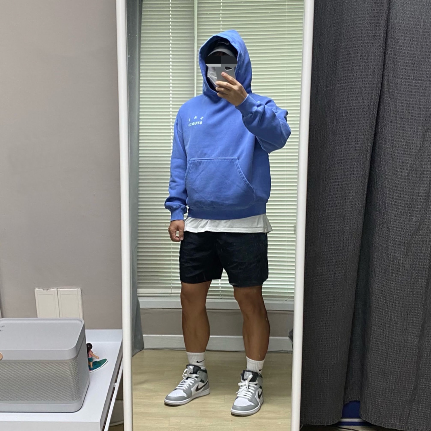 IAB Studio Pigment Hoodie Royal Blue - 22FW, Jordan 1 Mid Light Smoke Grey Anthracite 착용 스타일 - 1