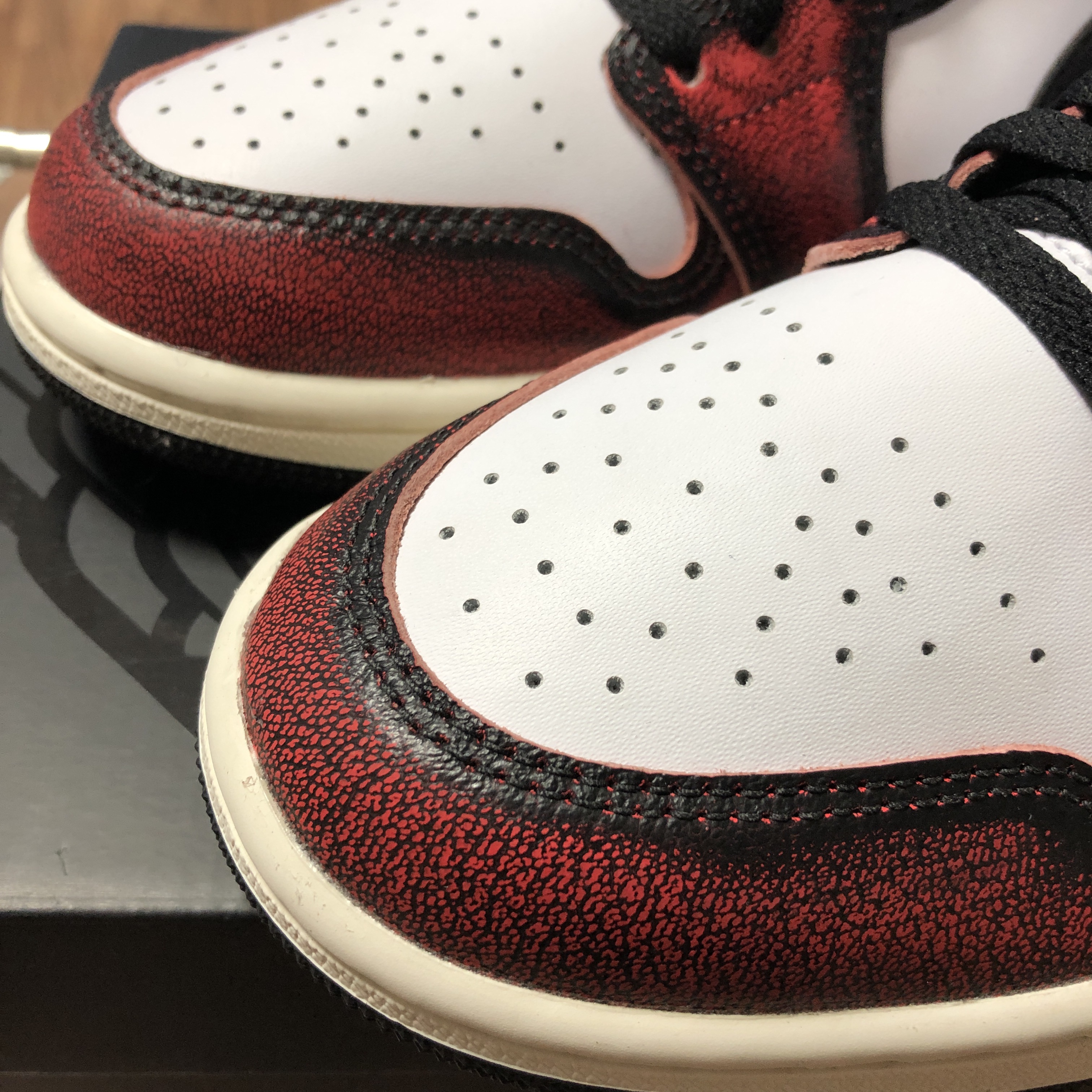 Jordan 1 Mid SE Infrared 23 착용 스타일 - 3
