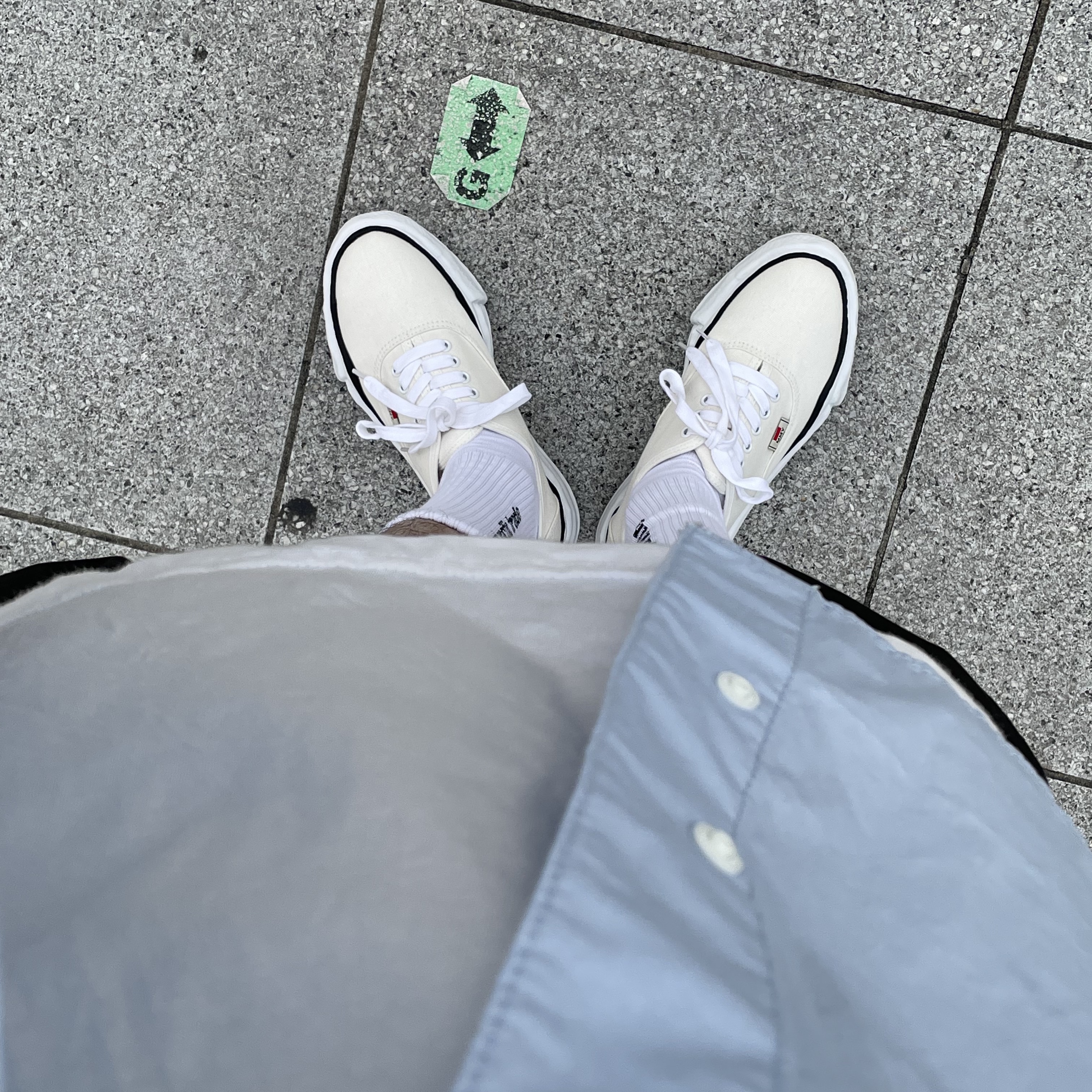 Maison Mihara Yasuhiro Baker OG Sole Canvas Low Cut Sneakers White 착용 스타일 - 2