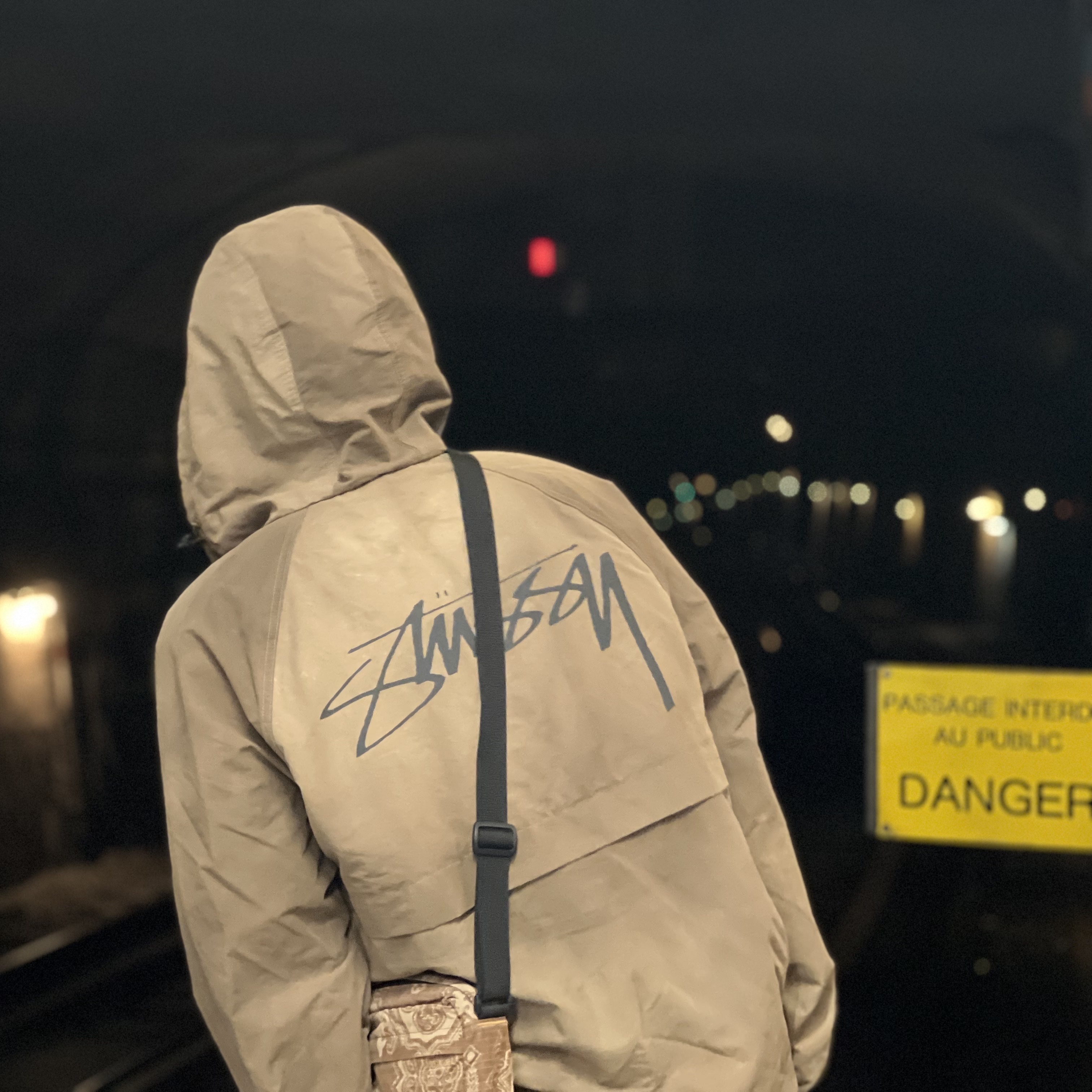 Stussy Wave Dye Beach Shell Jacket Brown 착용 스타일
