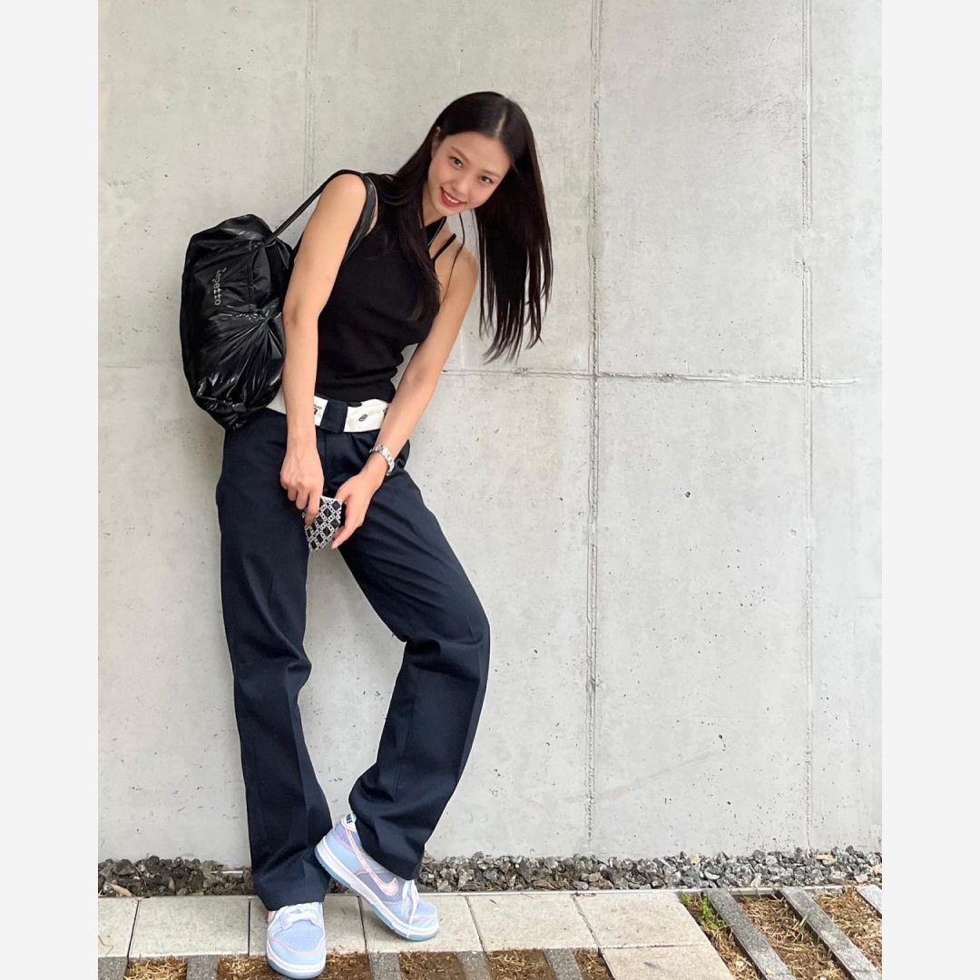Nike x Union Dunk Low Passport Pack Argon, Apple AirPods Max Lightning Silver (Korean Ver.) 착용 스타일 - 2