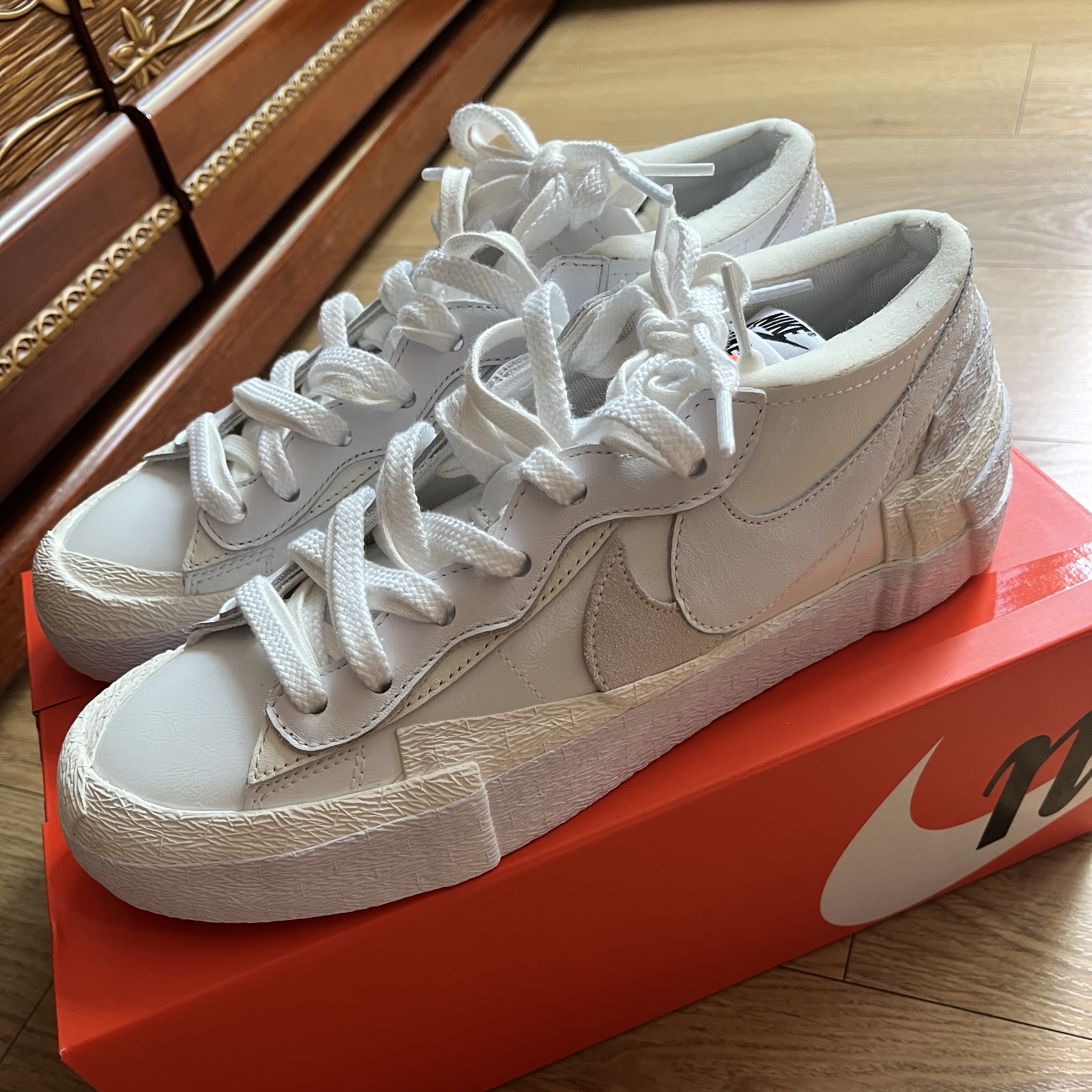 Nike x Sacai Blazer Low White Patent Leather 착용 스타일