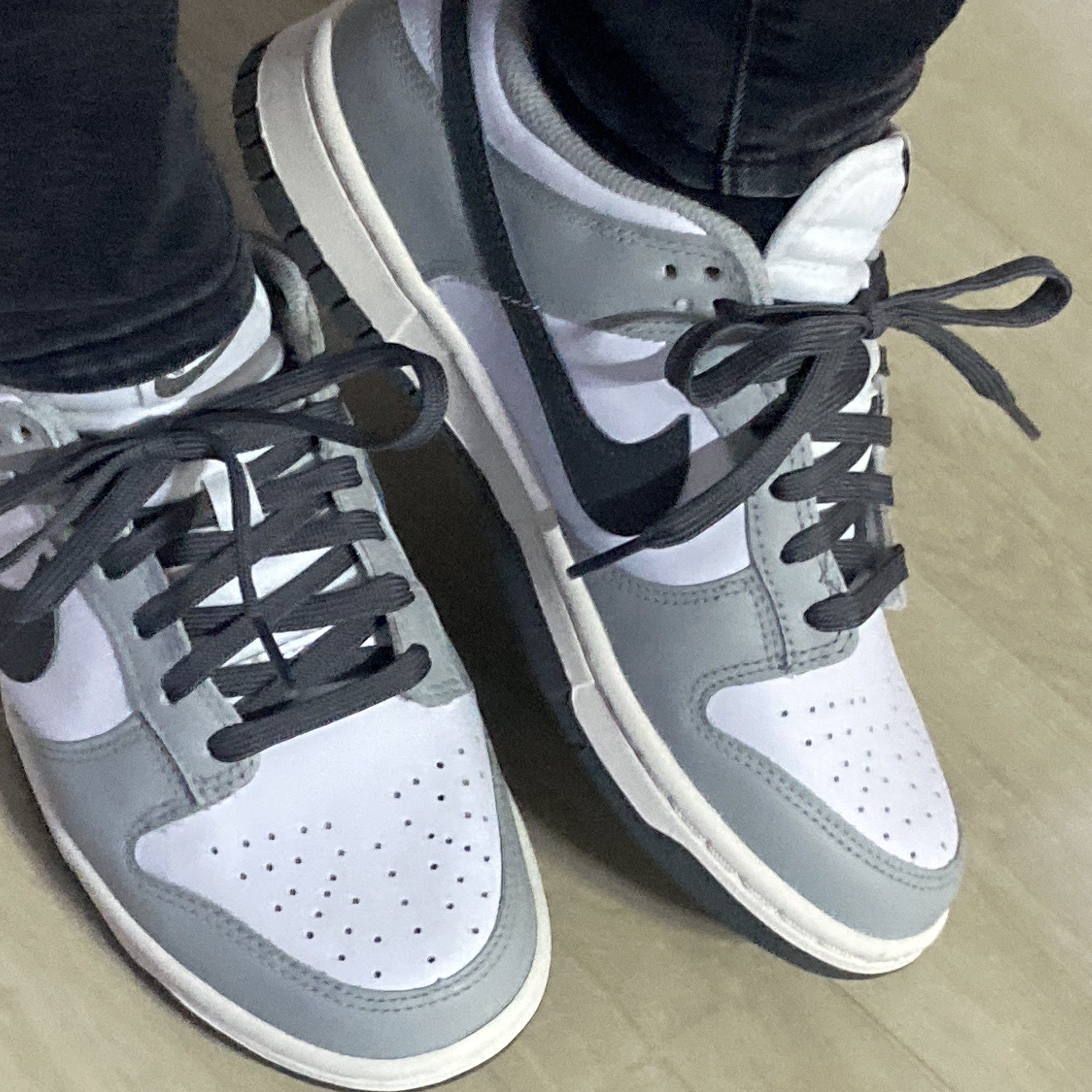 (W) Nike Dunk Low Light Smoke Grey 착용 스타일 - 1
