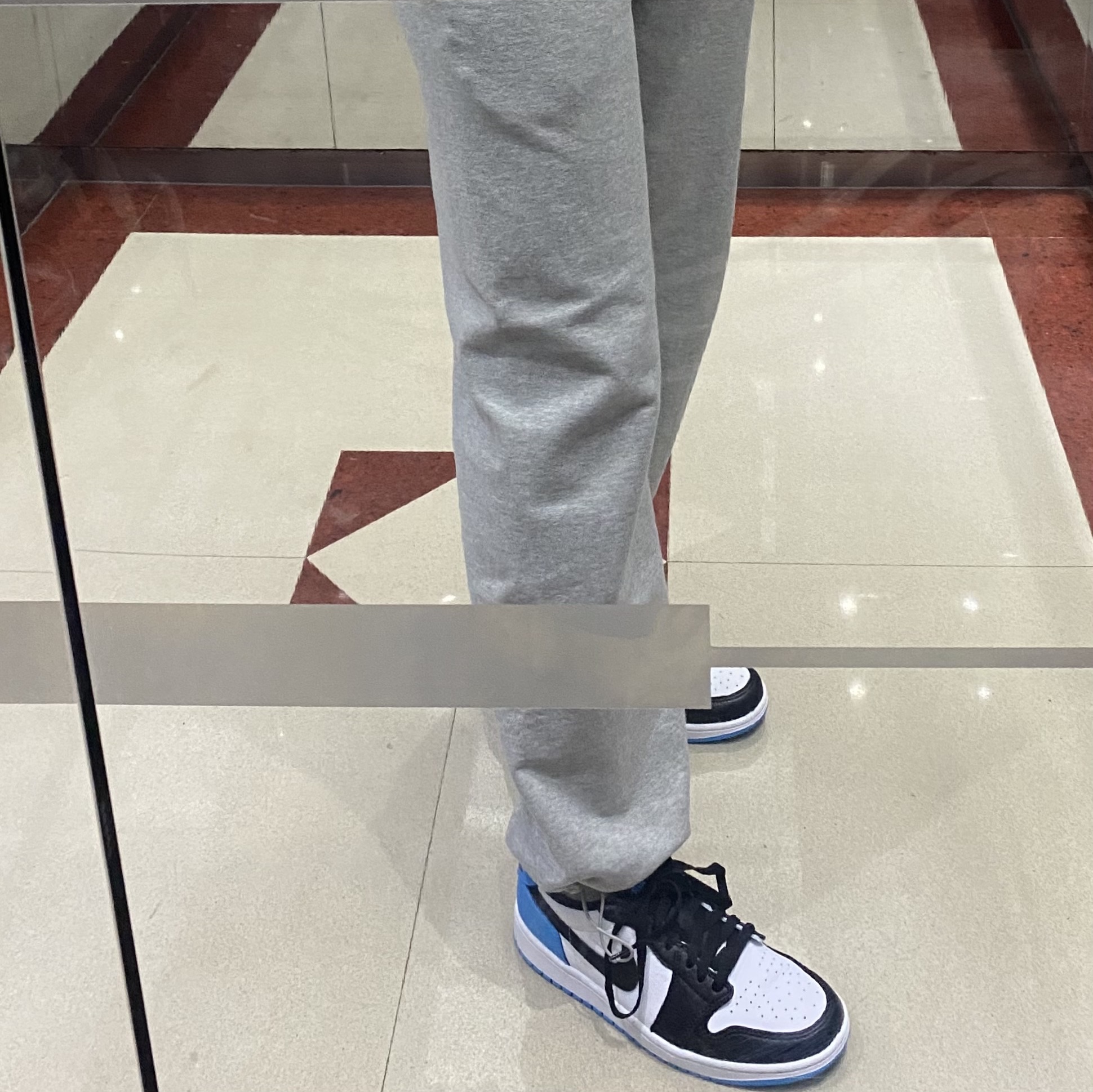 Jordan 1 Retro Low OG Black and Dark Powder Blue 착용 스타일