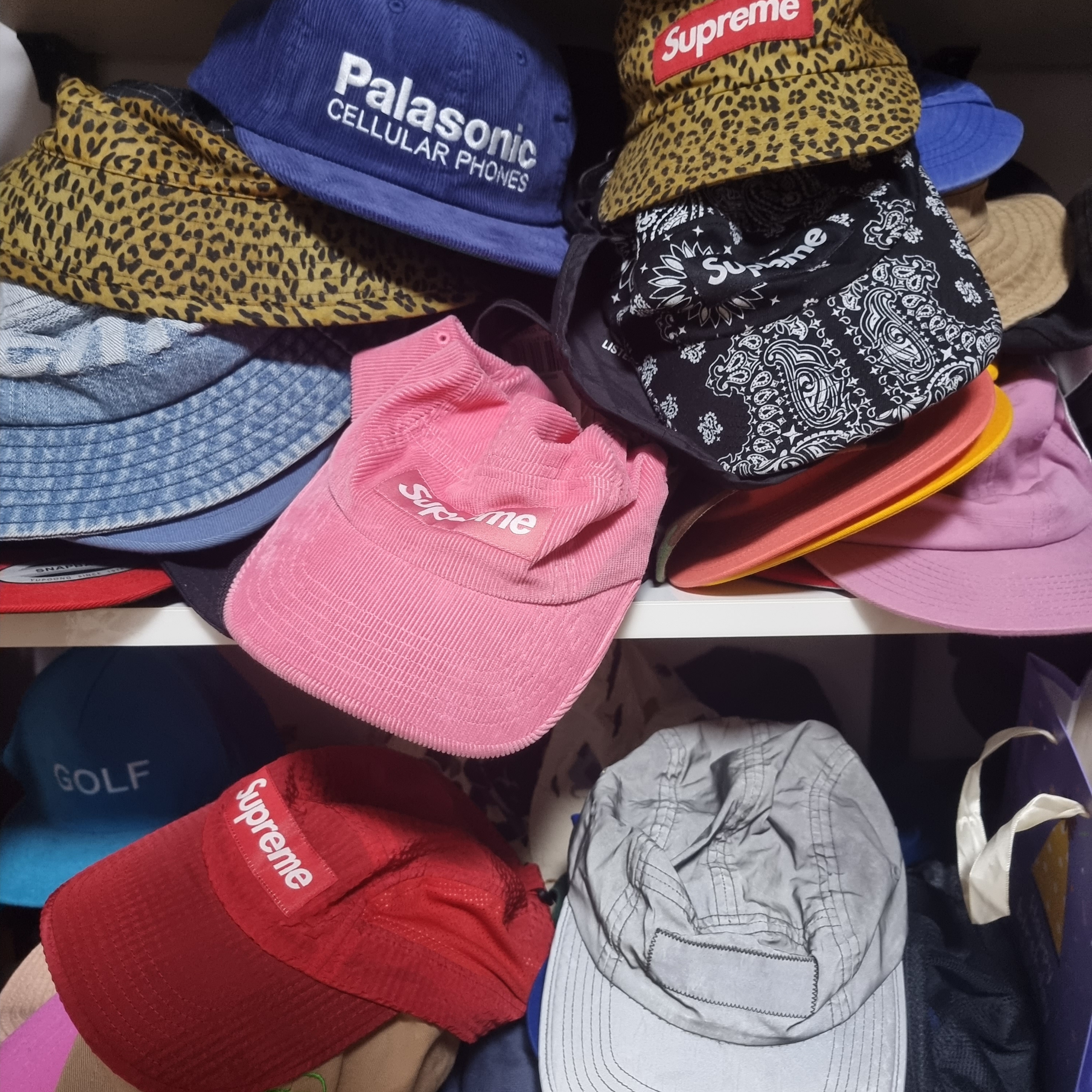 Supreme x Barbour Waxed Cotton Camp Cap Leopard - 20SS, Supreme x Nike Shox Running Hat Black - 22SS 착용 스타일