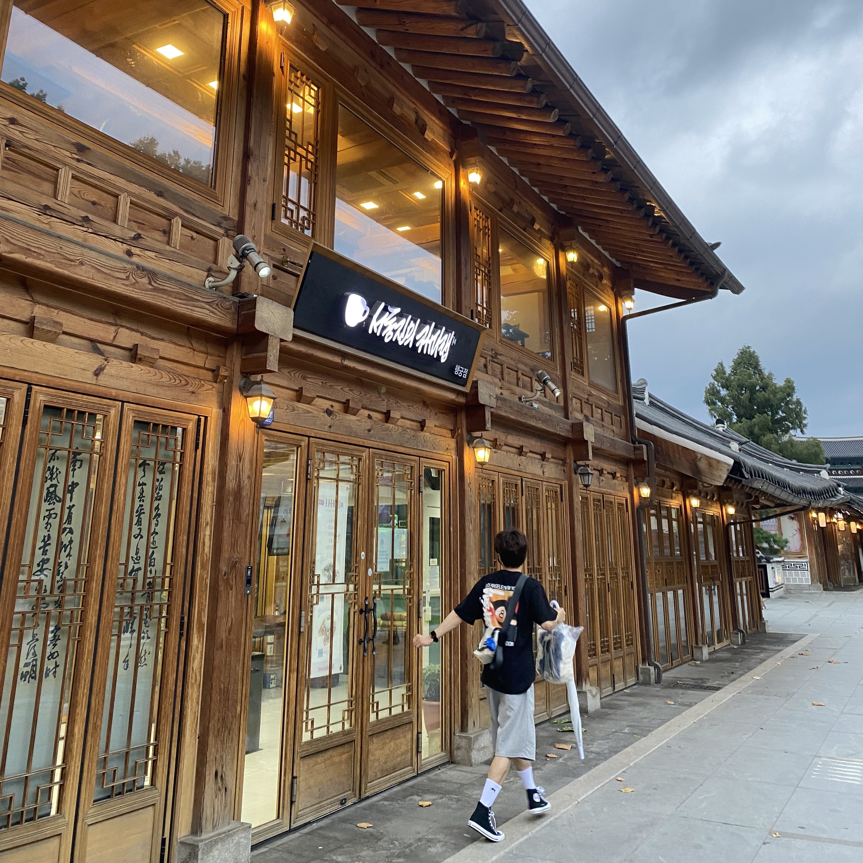 Stussy Billiards T-Shirt Black, Stussy Small Stock Crew Socks White (3 Pack) 착용 스타일 - 3