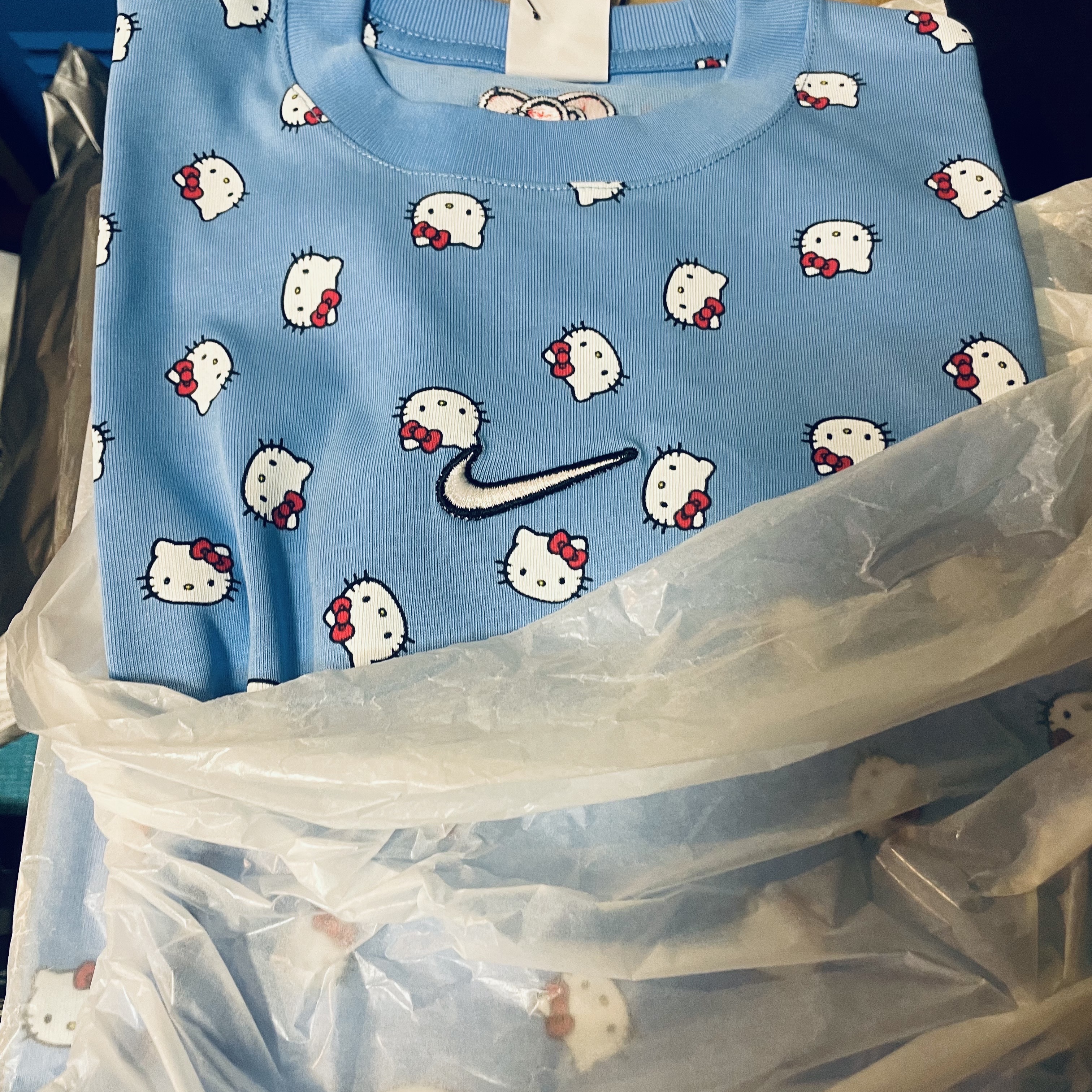 Nike x Hello Kitty NRG T-Shirt University Blue - US/EU 착용 스타일 - 1