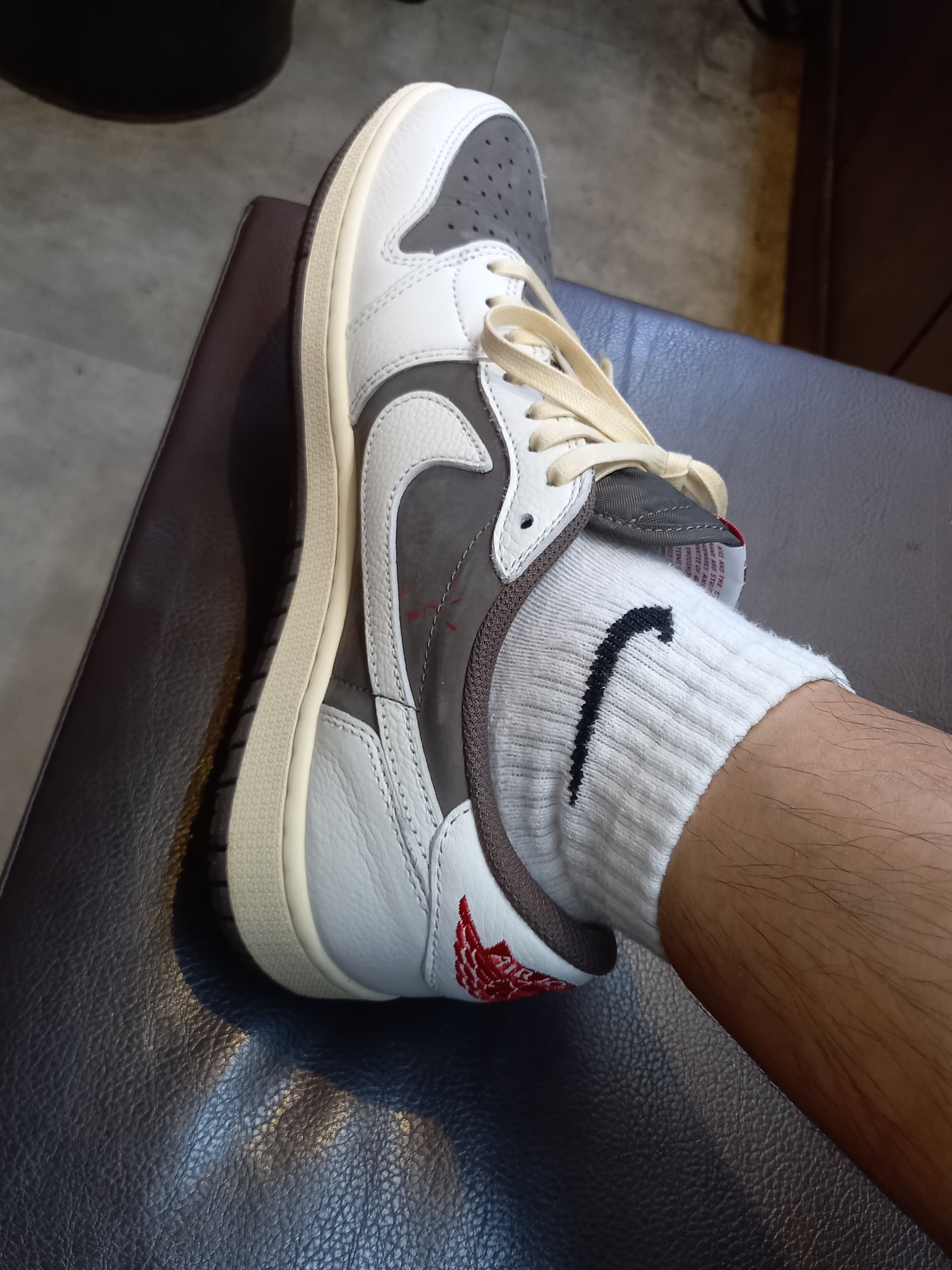 Jordan 1 x Travis Scott Retro Low OG SP Sail and Ridgerock, Nike ACG Cargo Shorts Cargo Khaki - Asia 착용 스타일 - 2