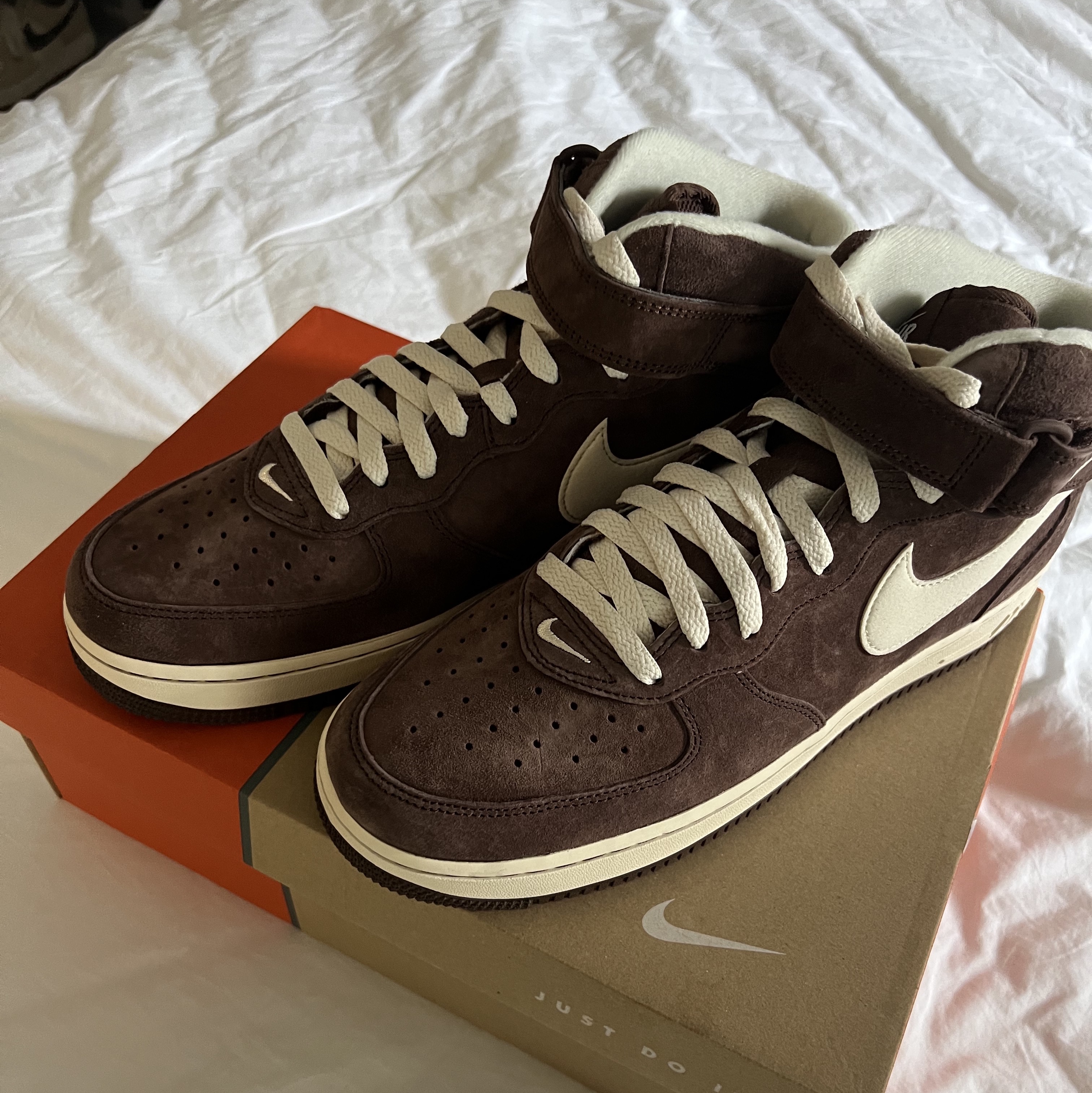 Nike Air Force 1 Mid '07 QS Chocolate 착용 스타일 - 4