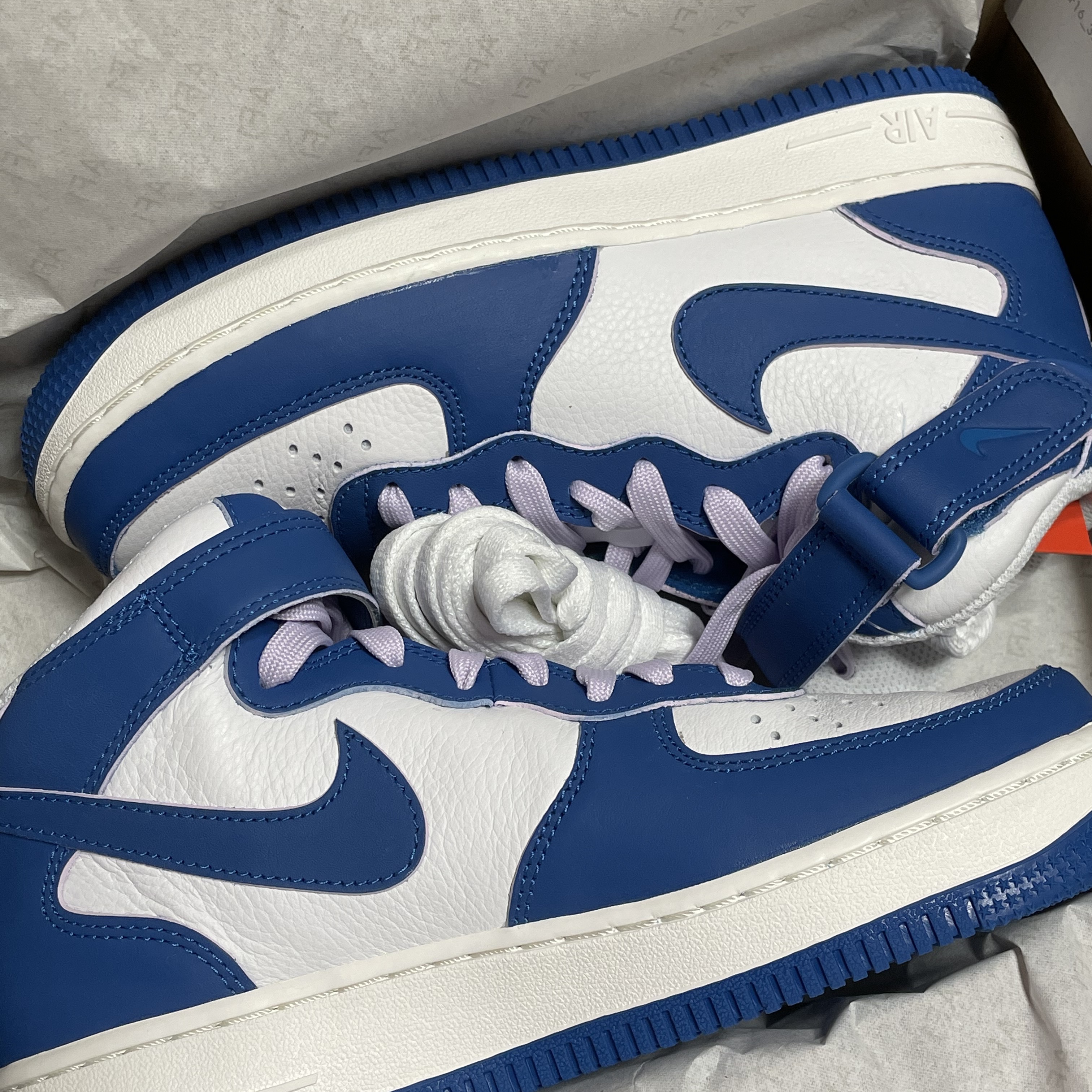 (W) Nike Air Force 1 Mid '07 Military Blue and Doll 착용 스타일