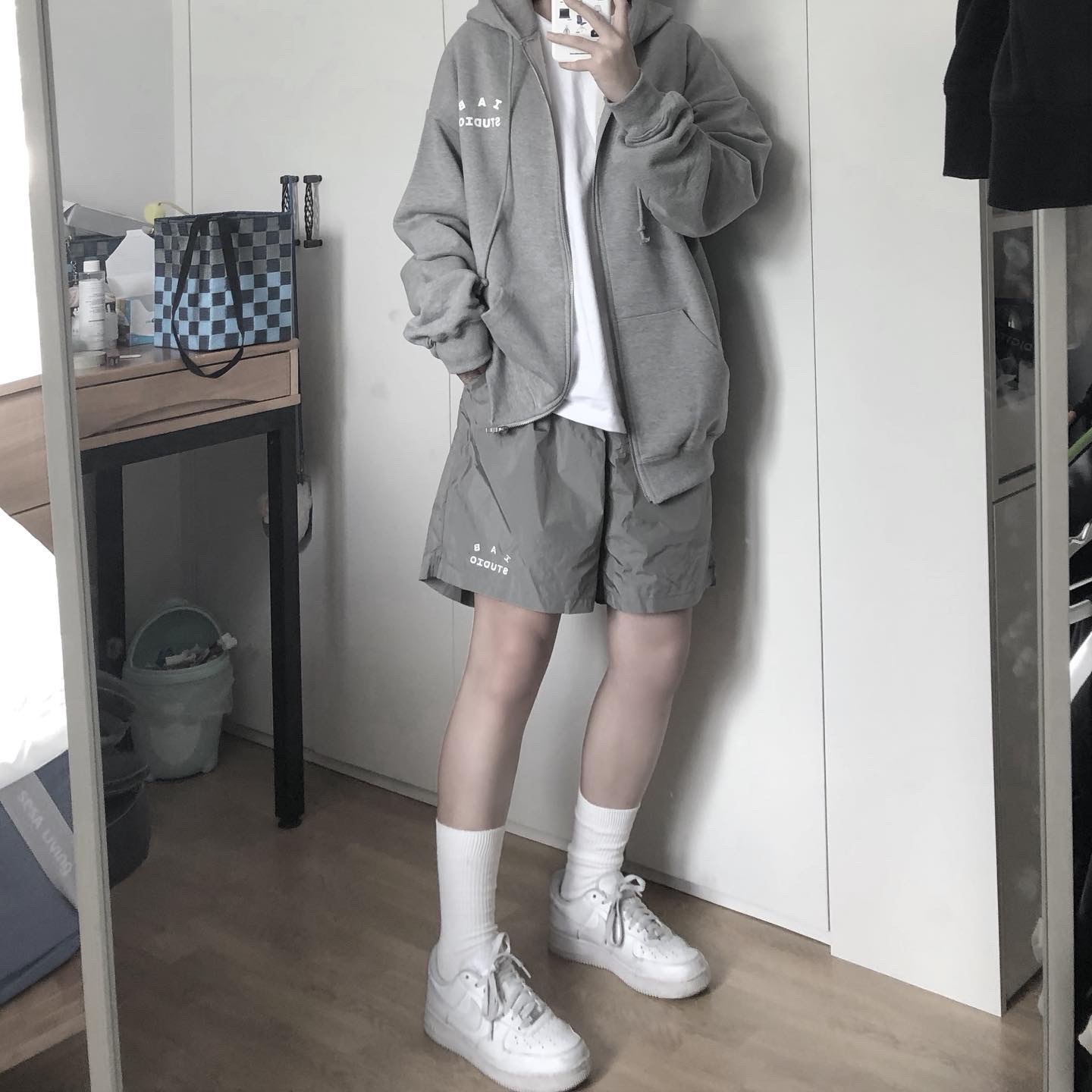 IAB Studio Zip-Up Hoodie Gray - 22FW, IAB Studio Woven Shorts Gray 착용 스타일 - 1