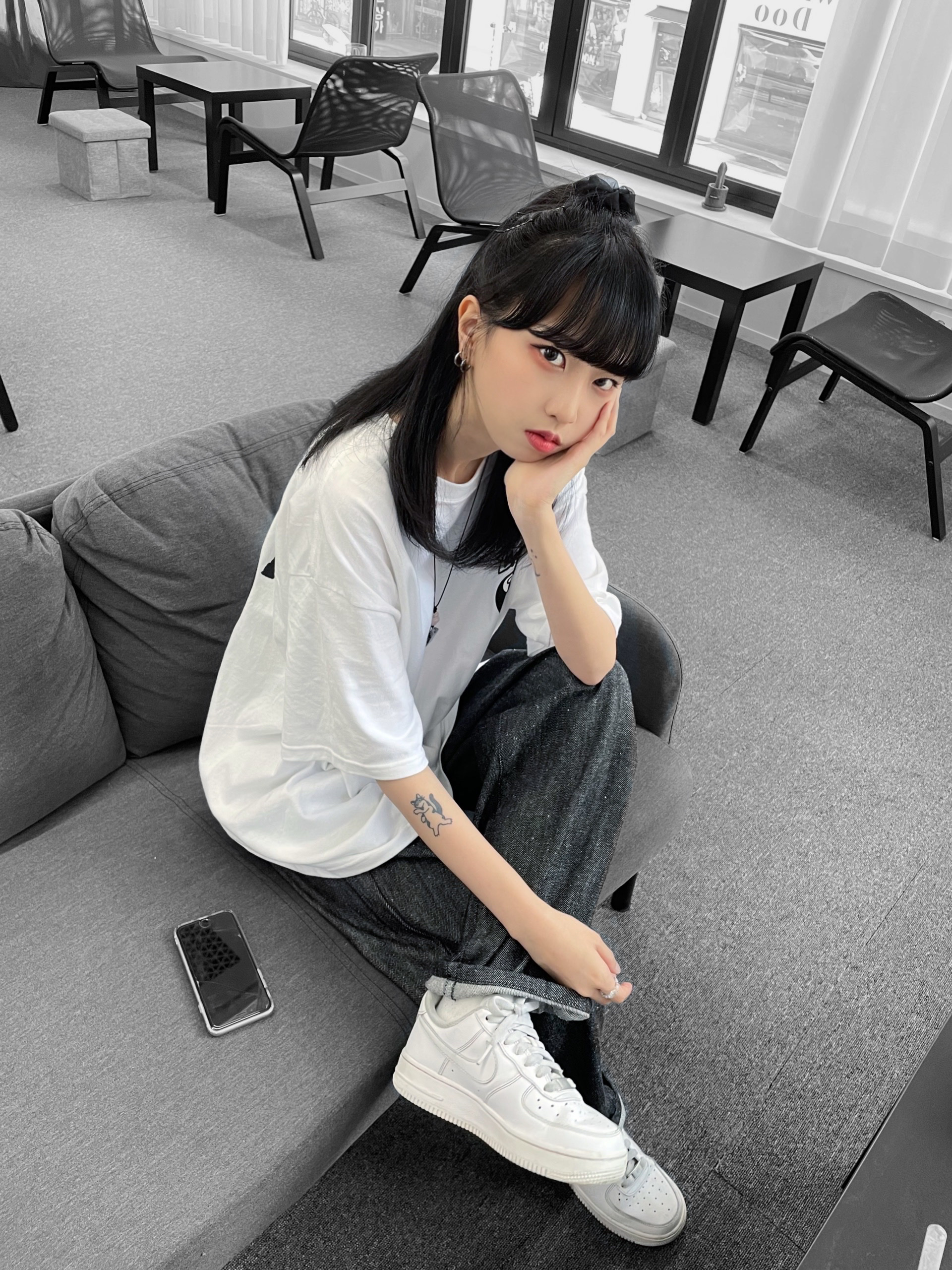 Stussy 8 Ball T-Shirt White - 22SS, (W) Nike Air Force 1 '07 Low White 착용 스타일 - 2