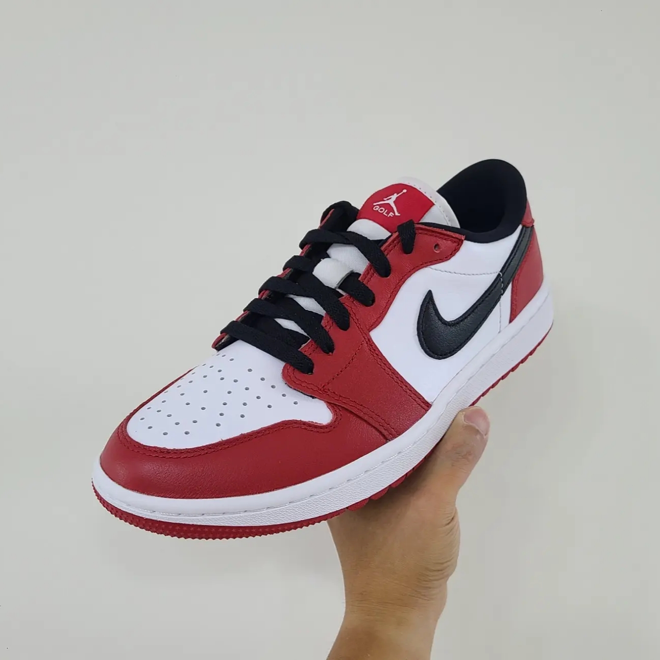 Jordan 1 Low Golf Chicago 착용 스타일 - 1