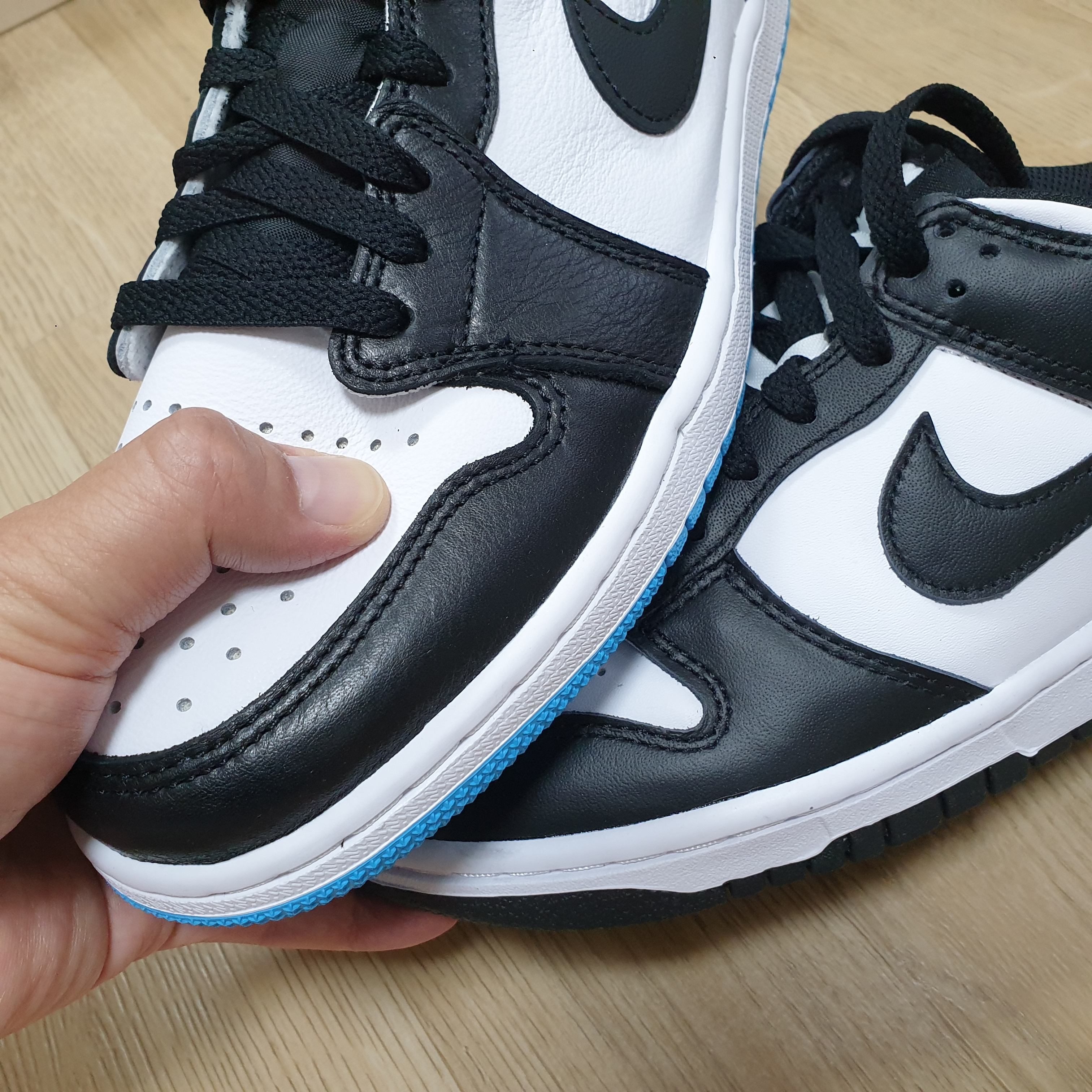 Jordan 1 Retro Low OG Black and Dark Powder Blue, (GS) Nike Dunk Low Black 착용 스타일 - 4