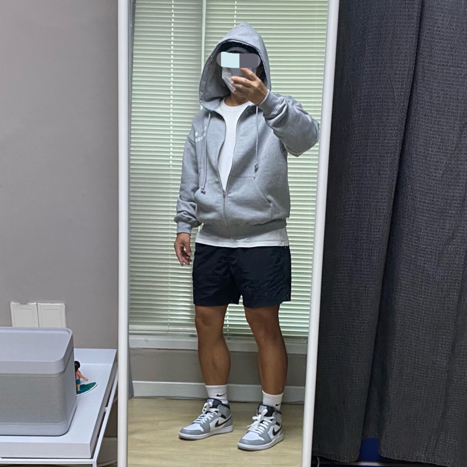 IAB Studio Zip-Up Hoodie Gray - 22FW, Jordan 1 Mid Light Smoke Grey Anthracite 착용 스타일 - 1