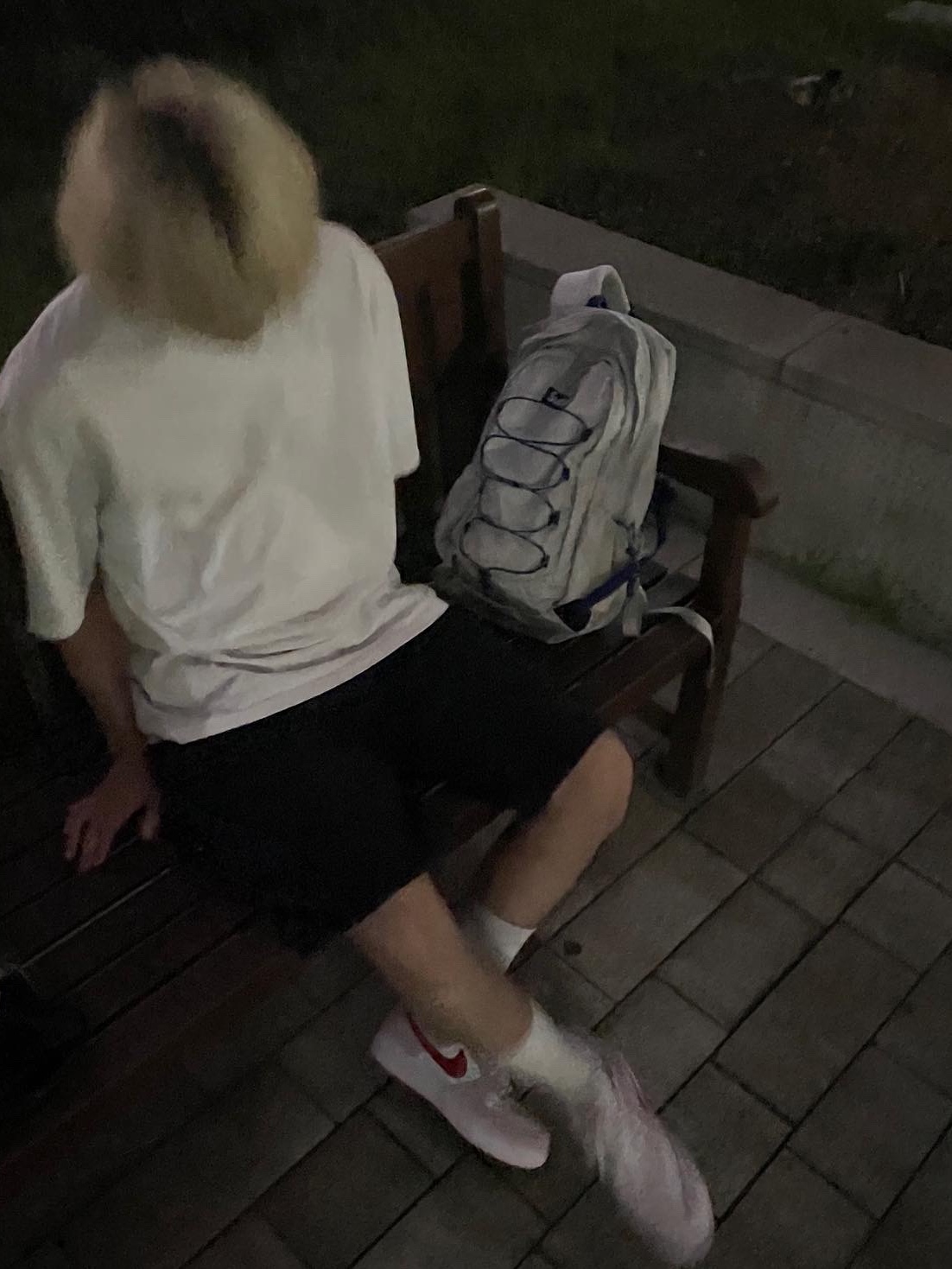 Supreme Backpack Silver - 22SS, Nike Air Force 1 '07 QS Valentine's Day 착용 스타일 - 2