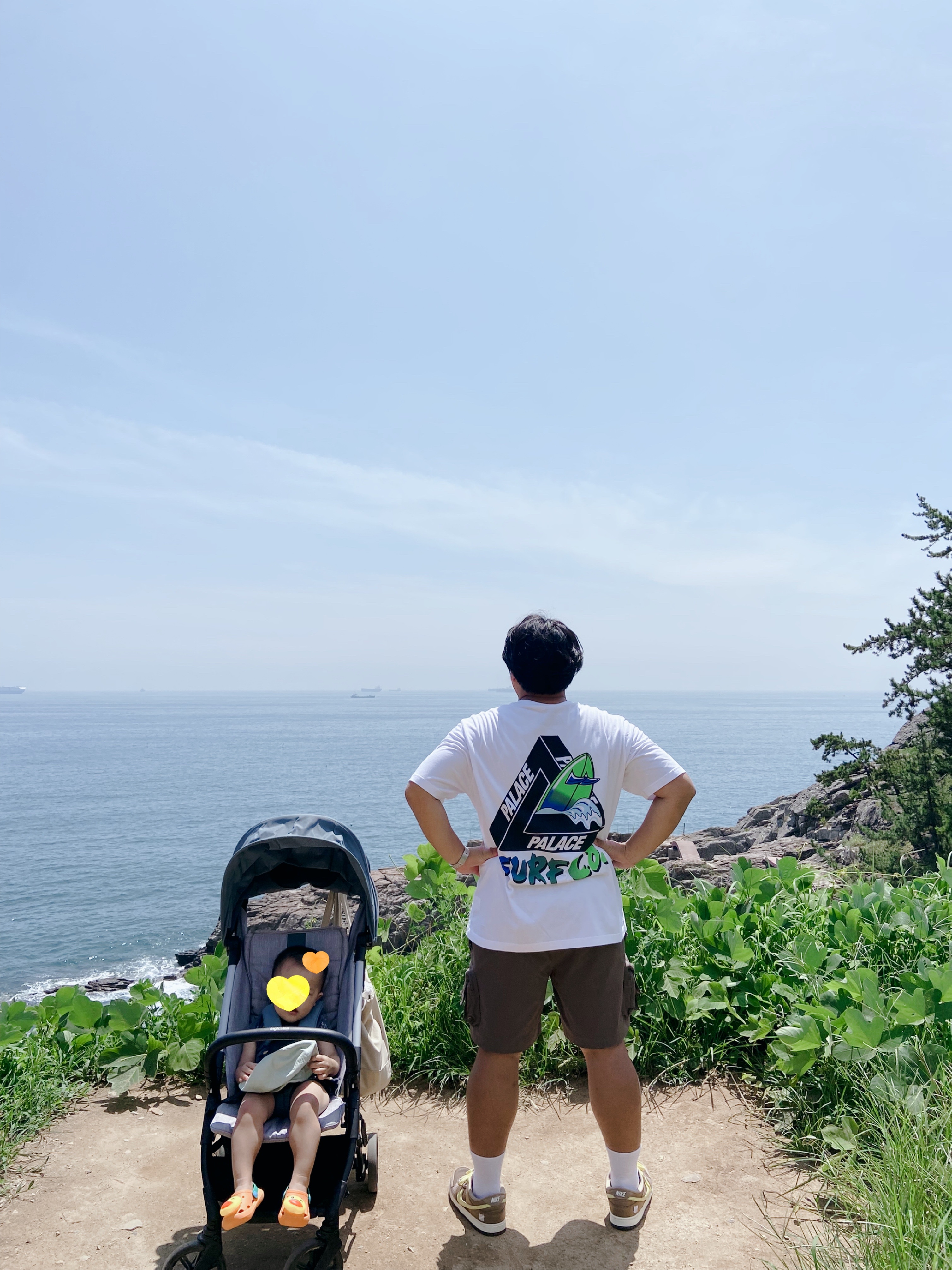Nike ACG Cargo Shorts Ironstone - Asia, Palace Tri-Surf Co T-Shirt White - 22SS 착용 스타일 - 2