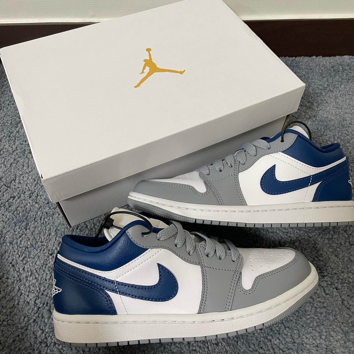 (W) Jordan 1 Low White Grey Blue 착용 스타일 - 2