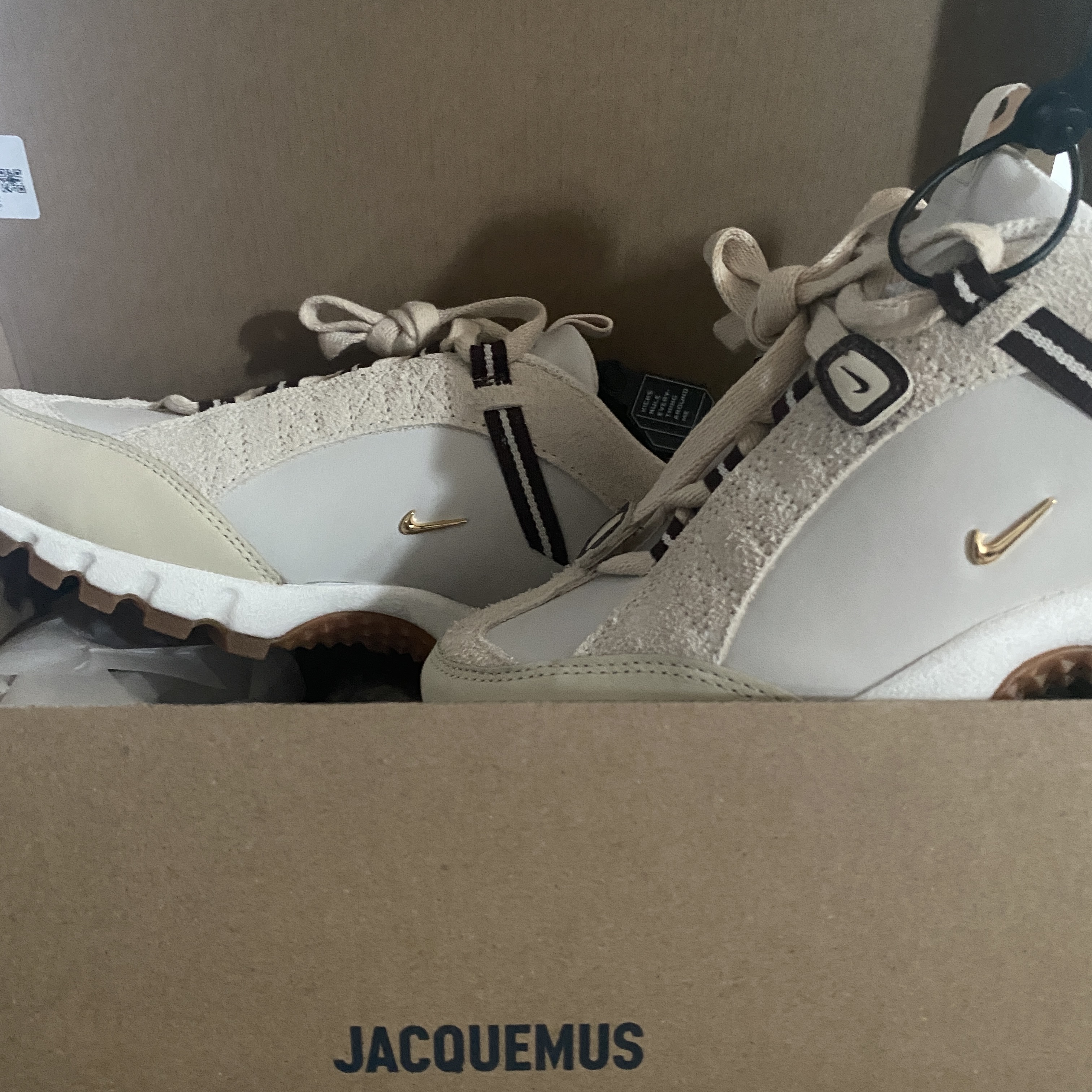 Nike x Jacquemus Air Humara LX Light Bone and Gold 착용 스타일
