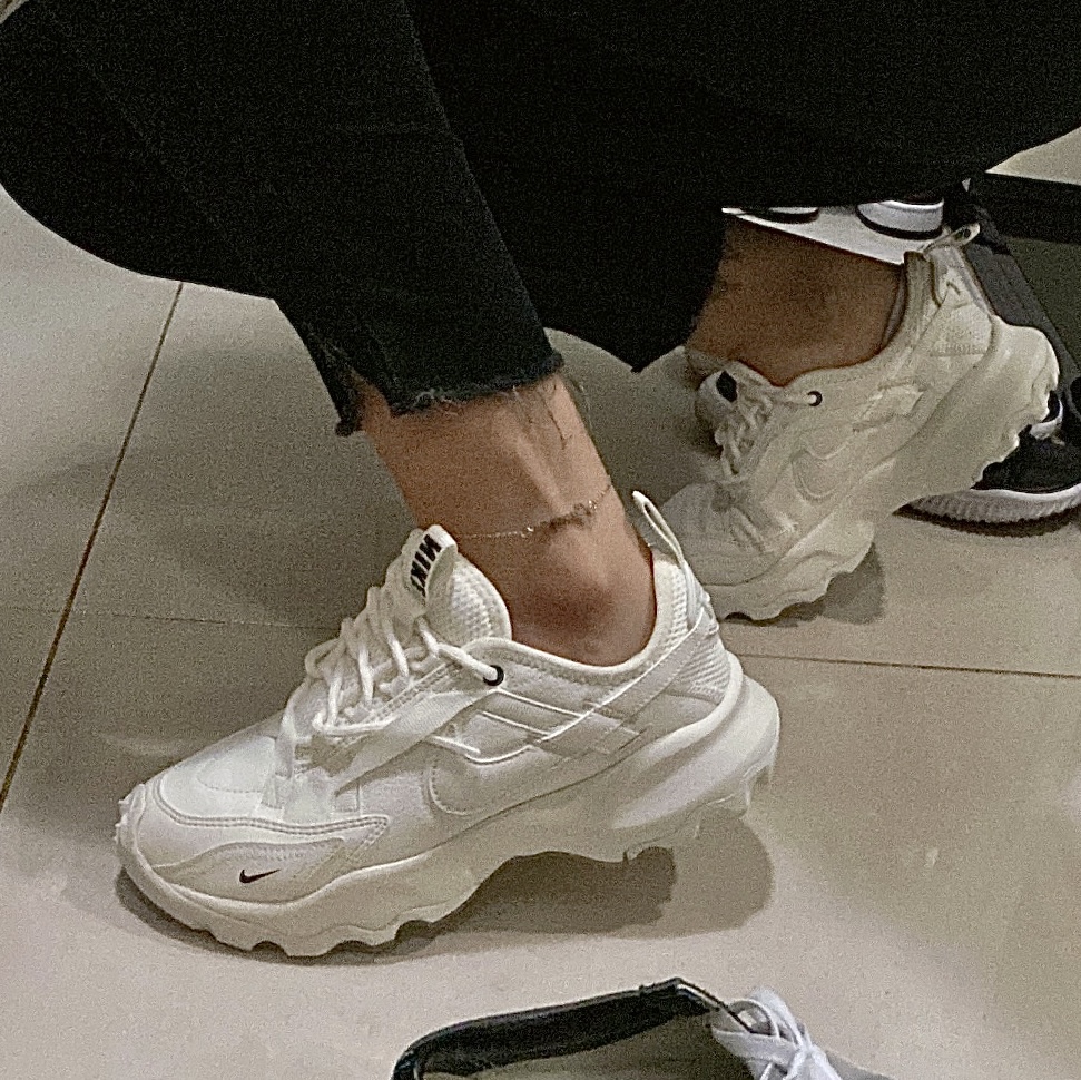 (W) Nike TC 7900 Summit White 착용 스타일