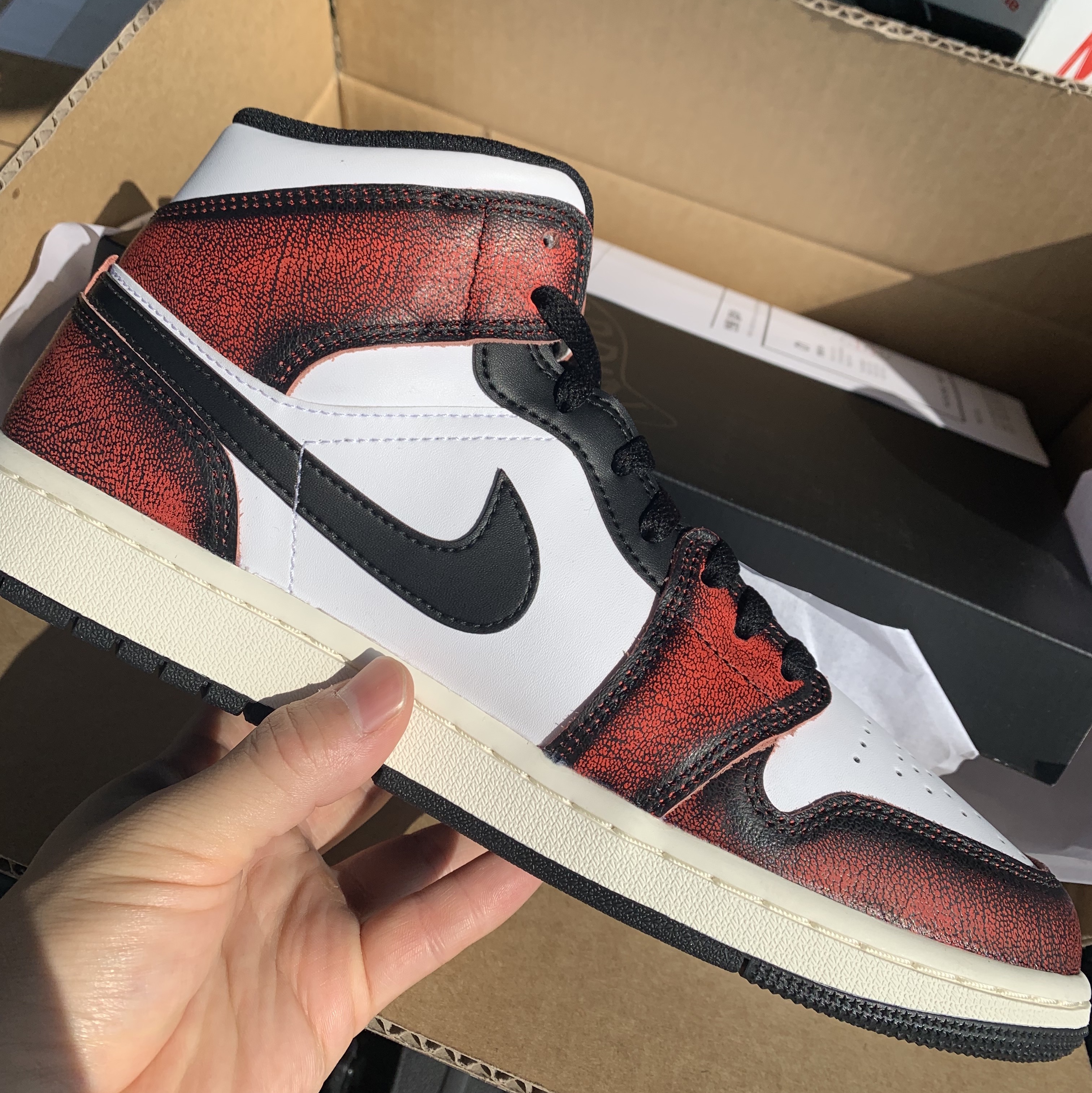 Jordan 1 Mid SE Infrared 23 착용 스타일 - 1