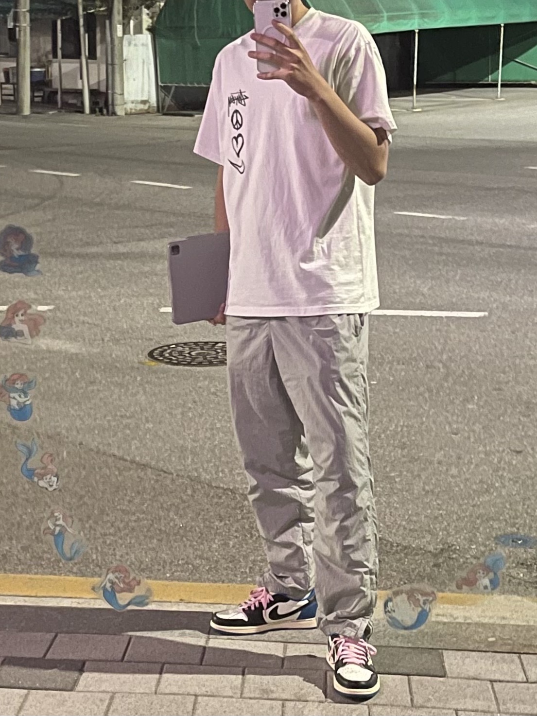 Nike x Stussy NRG RA T-Shirt Summit White (DM4942-121), Nike M NRG Track Pants Light Smoke Grey 착용 스타일