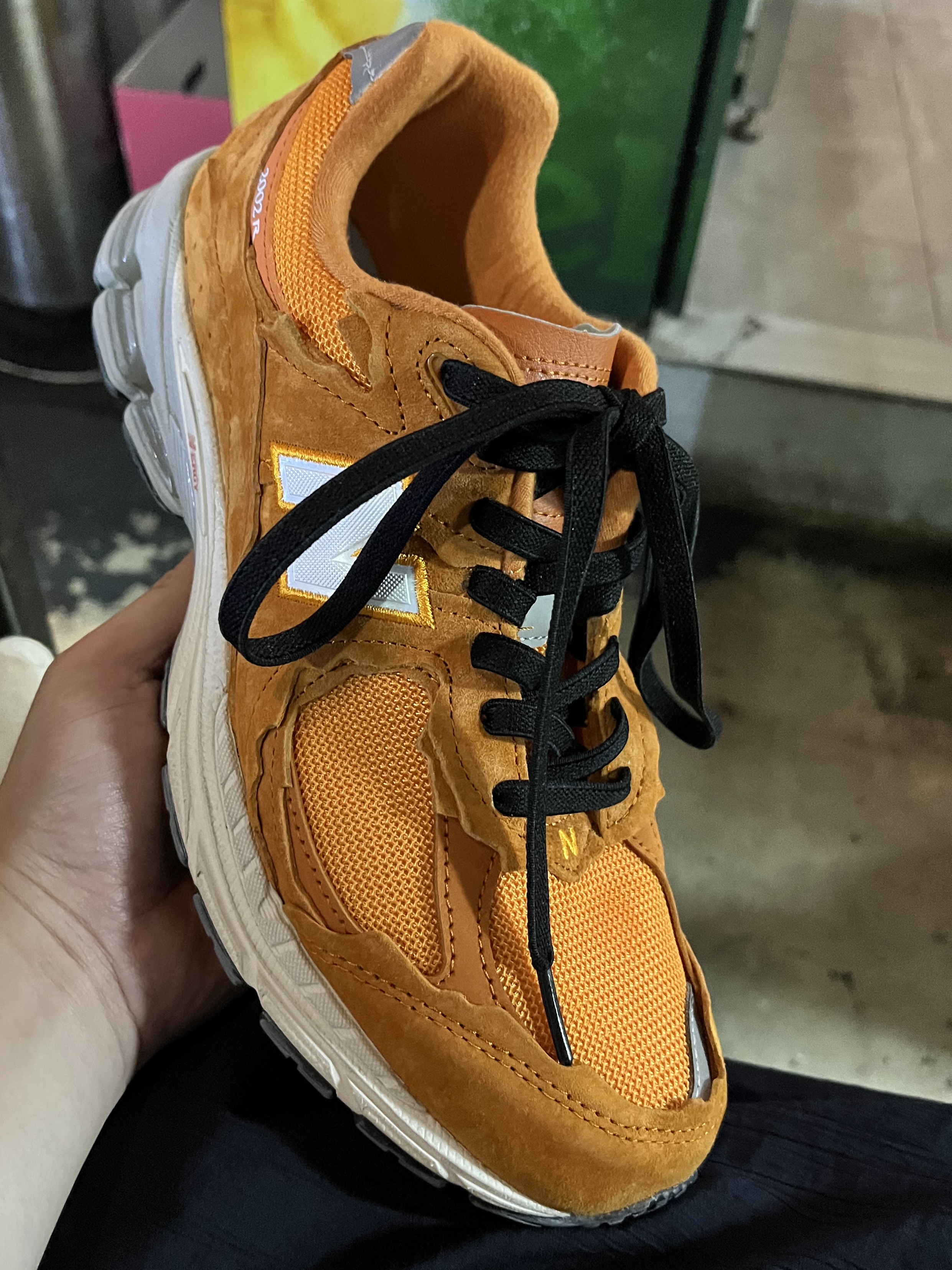 New Balance 2002R Protection Pack Vintage Orange 착용 스타일
