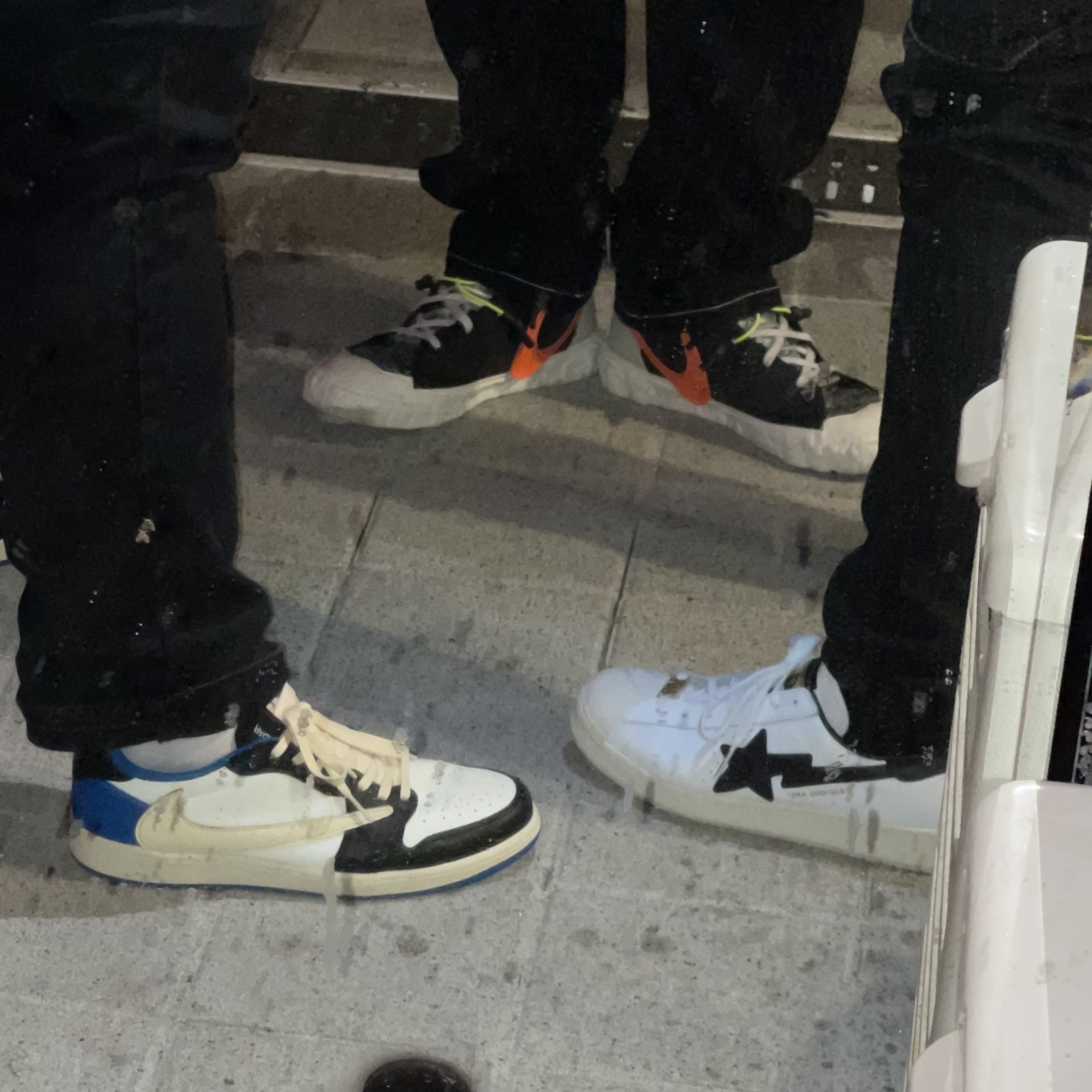 Jordan 1 x Travis Scott x Fragment Retro Low OG SP Military Blue, Adidas x BAPE Superstar 80s White Black 착용 스타일